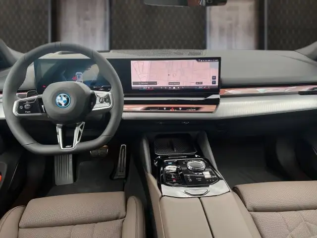 BMW i5 xDrive40 Touring Ansicht 9