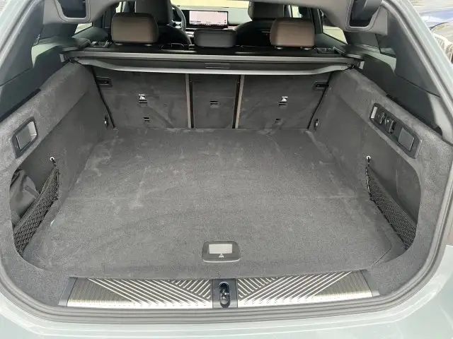 BMW i5 xDrive40 Touring Ansicht 14
