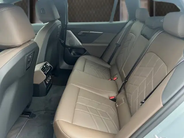 BMW i5 xDrive40 Touring Ansicht 13