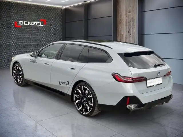 BMW i5 xDrive40 Touring Ansicht 16