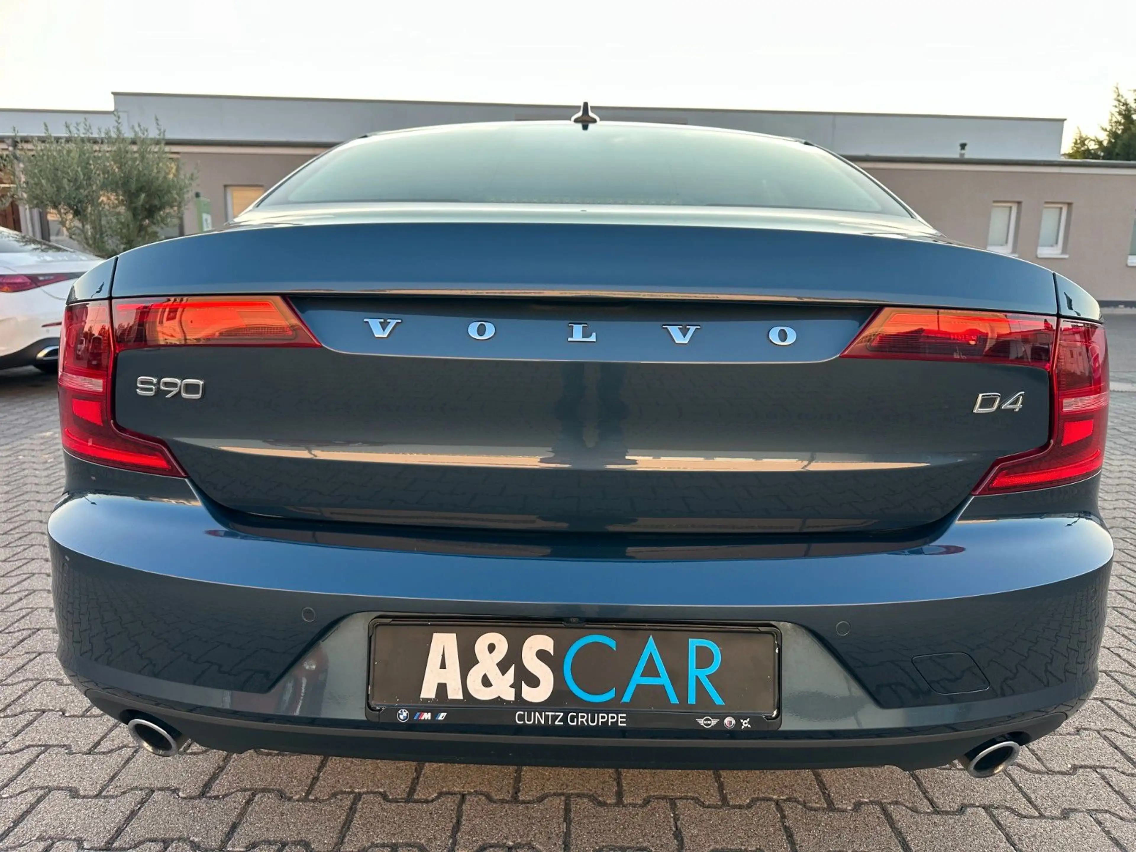Volvo S90 Momentum-CarPlay-Keyless Go-Kamera-LED — photo 6