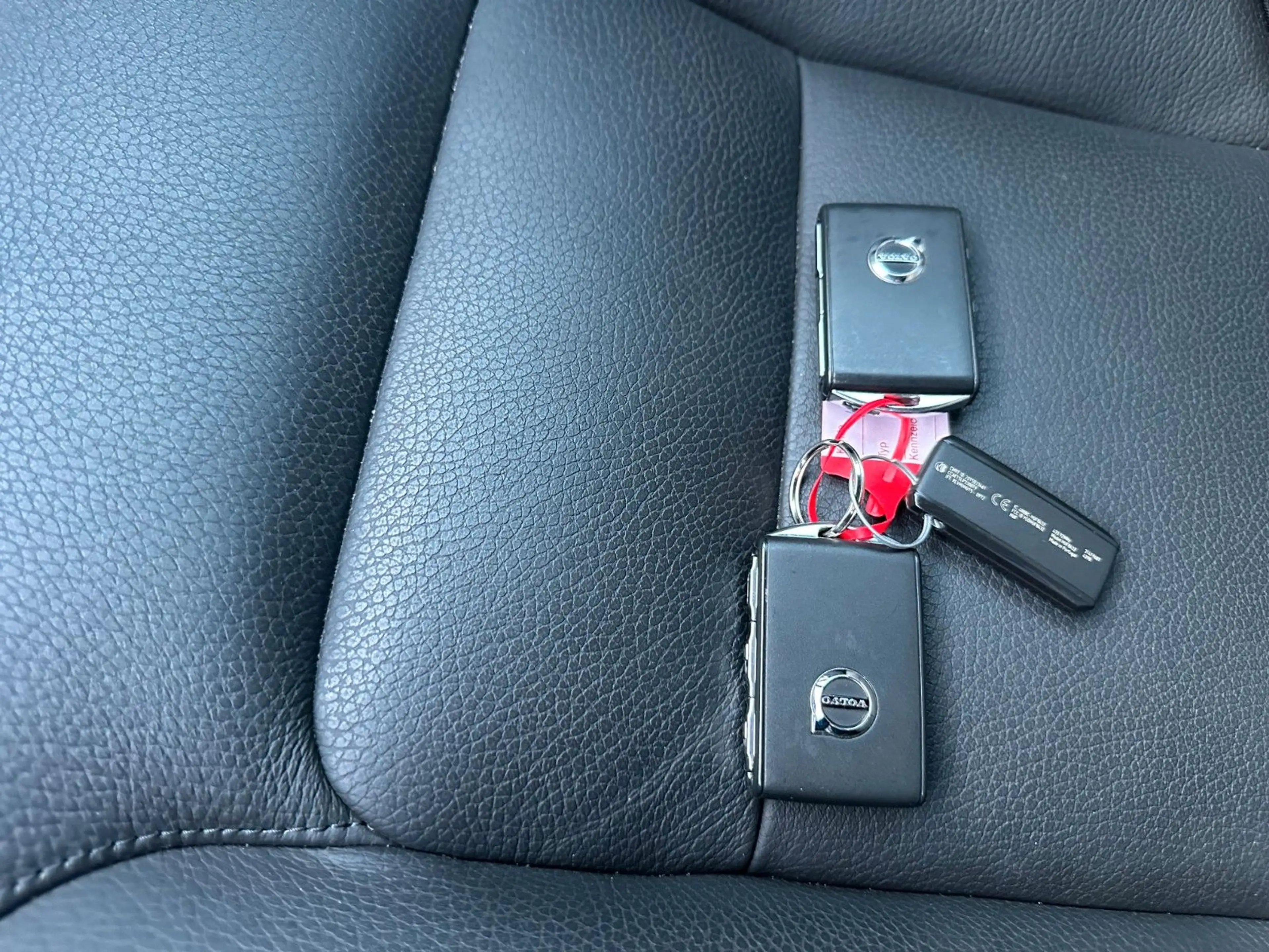 Volvo S90 Momentum-CarPlay-Keyless Go-Kamera-LED — photo 23