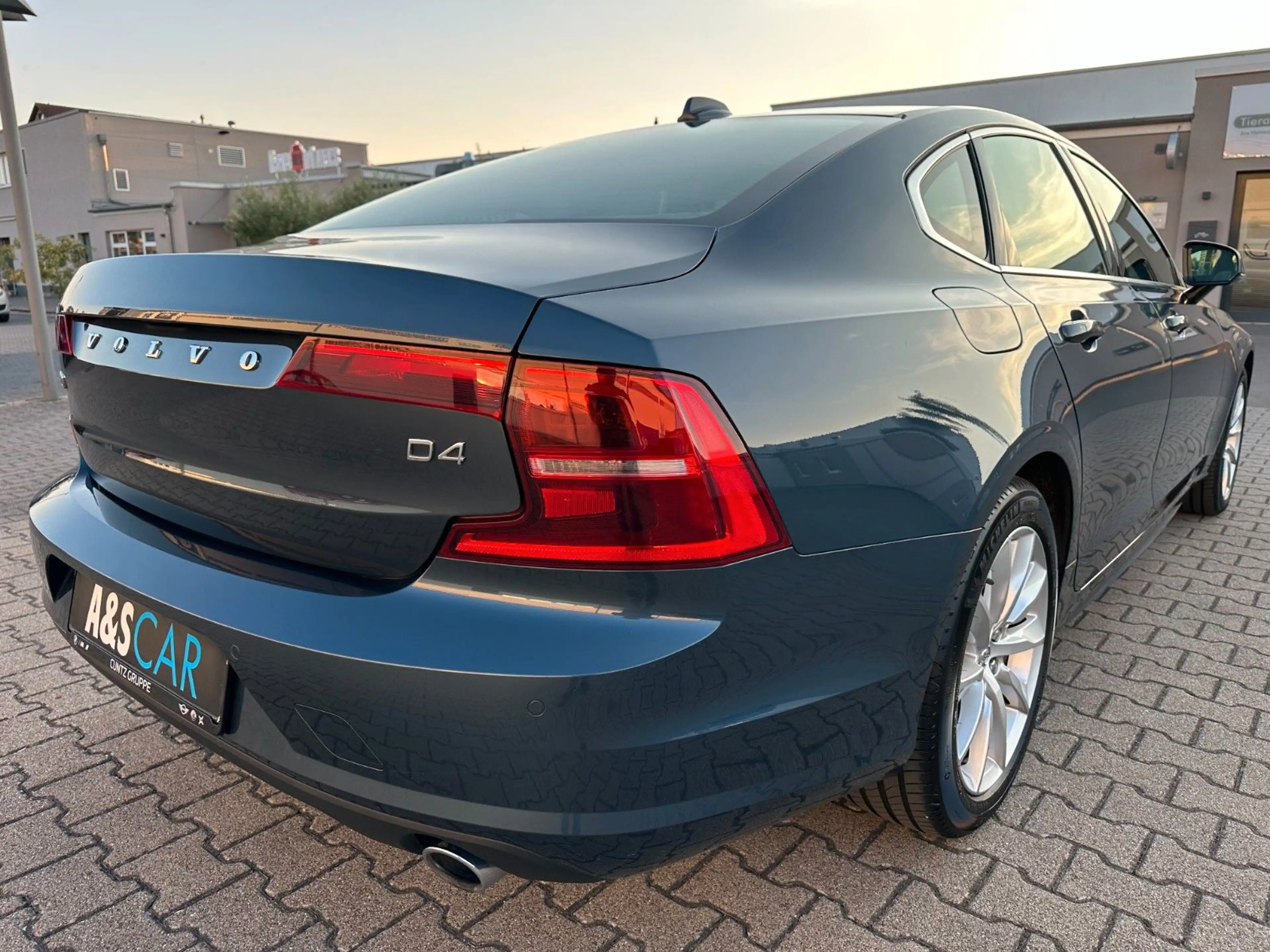 Volvo S90 Momentum-CarPlay-Keyless Go-Kamera-LED — photo 5