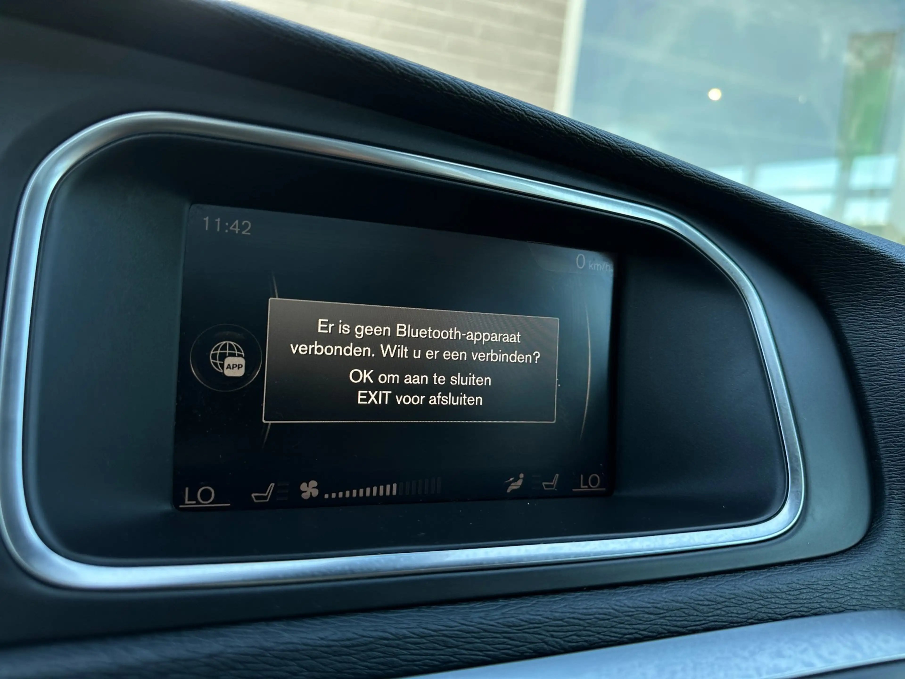 Volvo V40 1.5 T3 Polar+ Sport/1STE EIG/CAMERA/NAVI/CARPLAY/N — photo 33