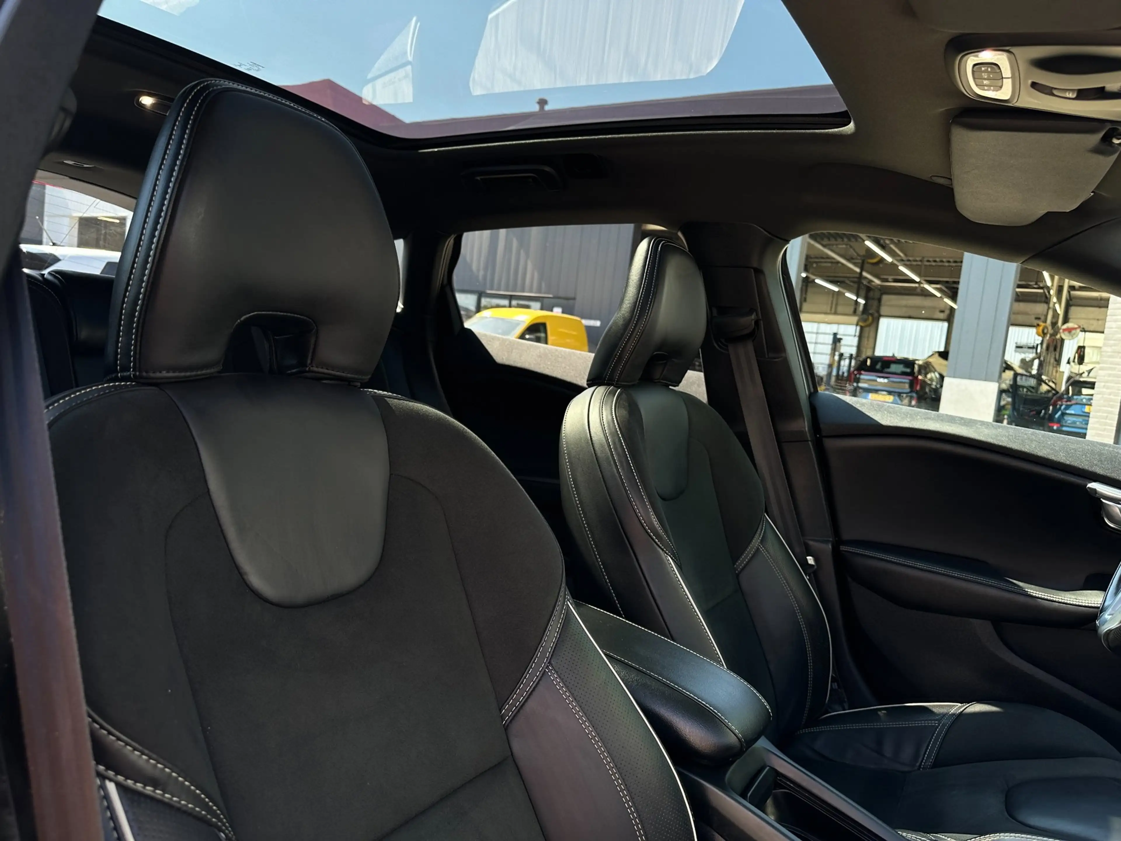 Volvo V40 1.5 T3 Polar+ Sport/1STE EIG/CAMERA/NAVI/CARPLAY/N — photo 13