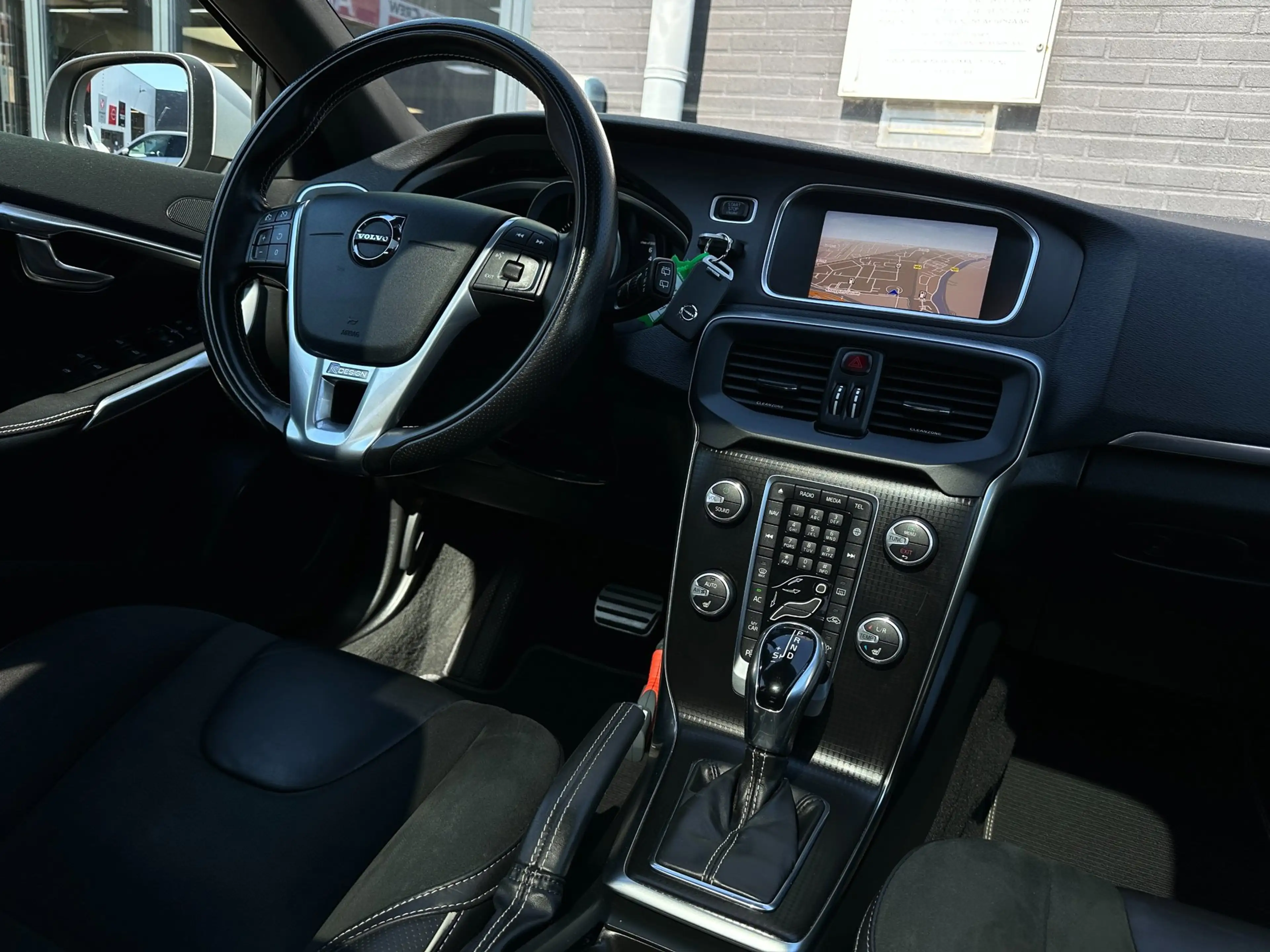 Volvo V40 1.5 T3 Polar+ Sport/1STE EIG/CAMERA/NAVI/CARPLAY/N — photo 20