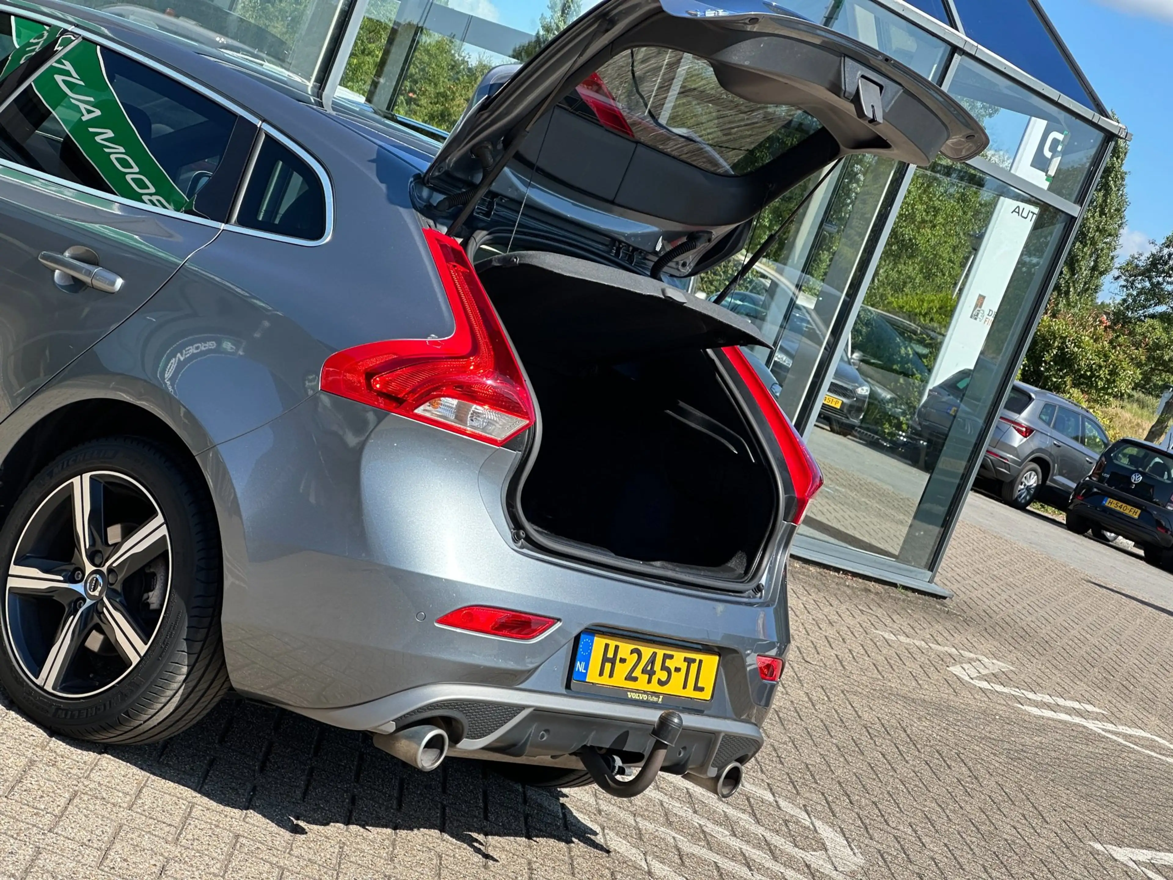 Volvo V40 1.5 T3 Polar+ Sport/1STE EIG/CAMERA/NAVI/CARPLAY/N — photo 11