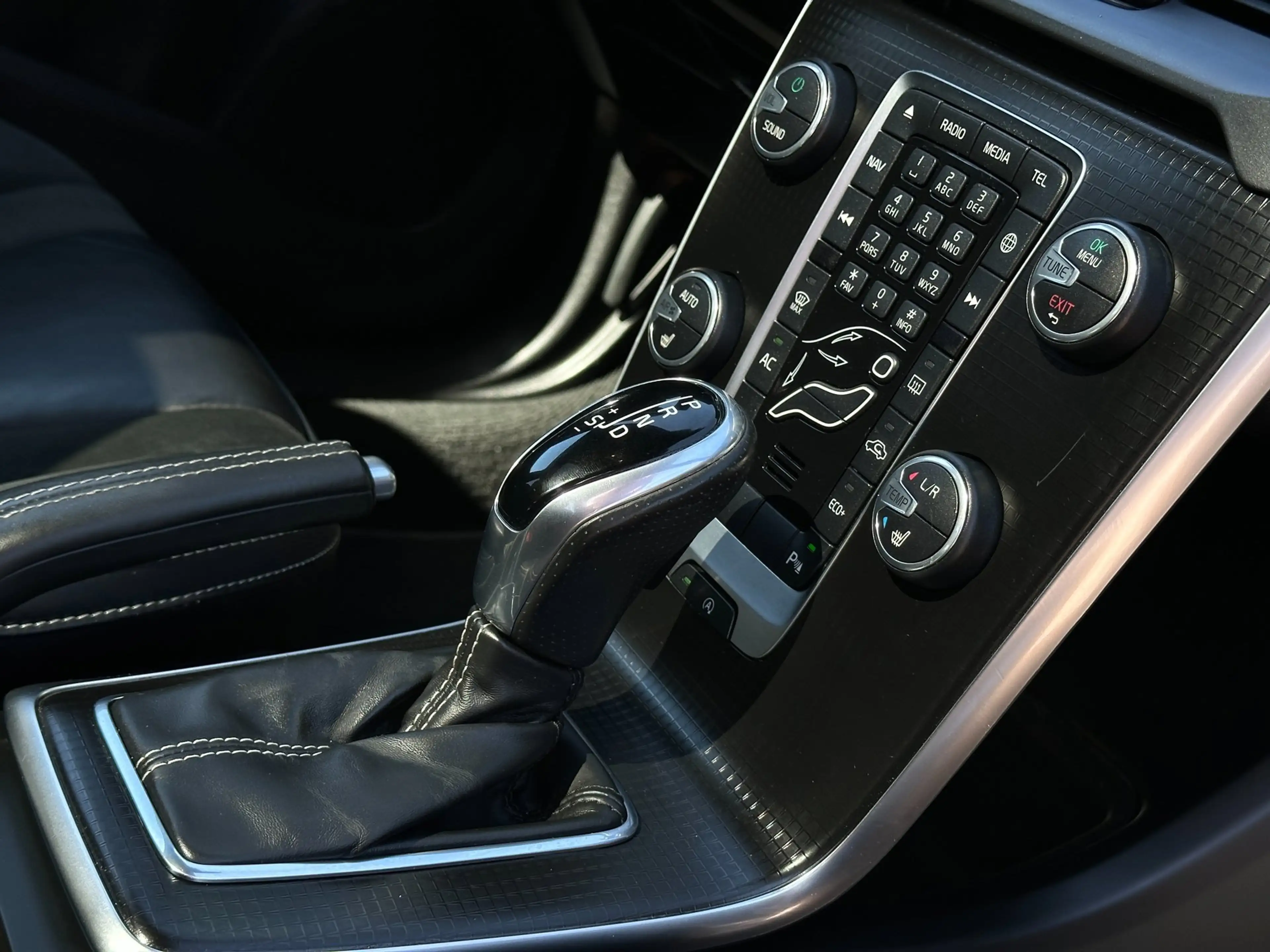 Volvo V40 1.5 T3 Polar+ Sport/1STE EIG/CAMERA/NAVI/CARPLAY/N — photo 17