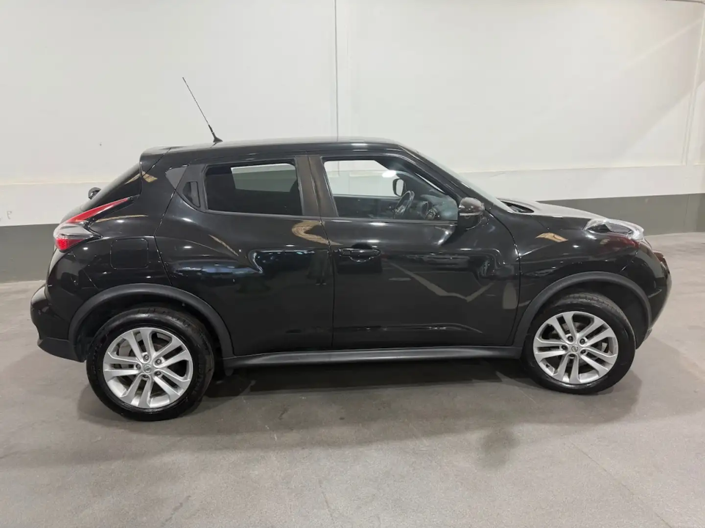 Nissan Juke 1.5dCi Acenta 4x2 Zwart - 2