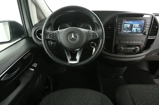 Mercedes-Benz Vito view 2