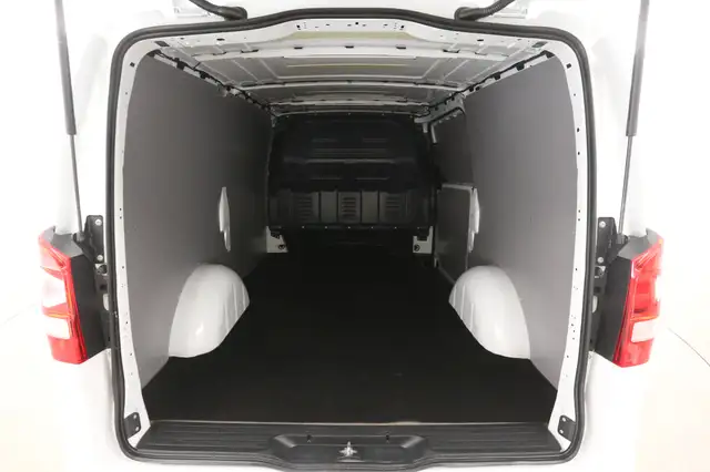 Mercedes-Benz Vito view 3