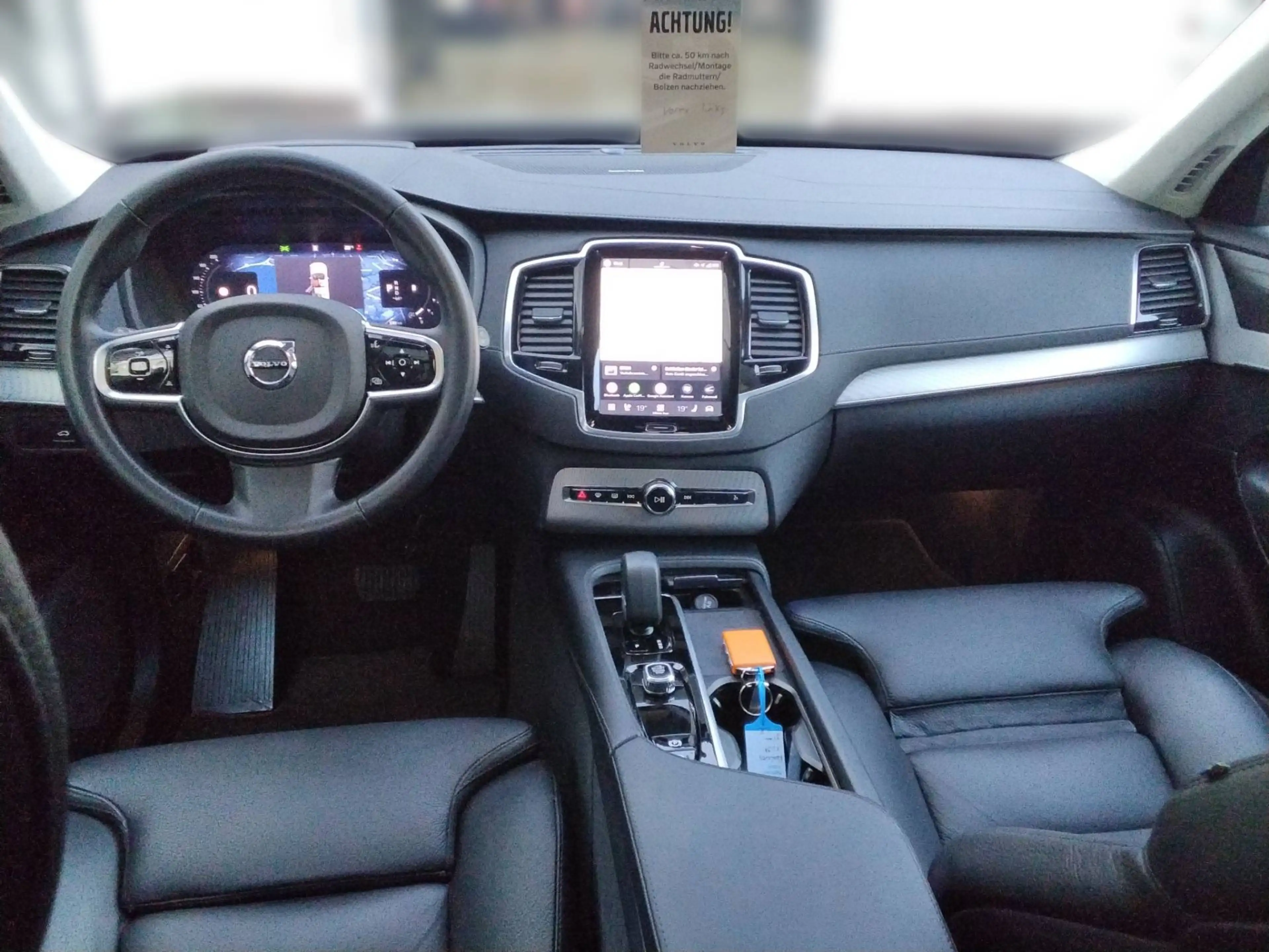 Volvo XC90 Ultimate Bright AWD — photo 11
