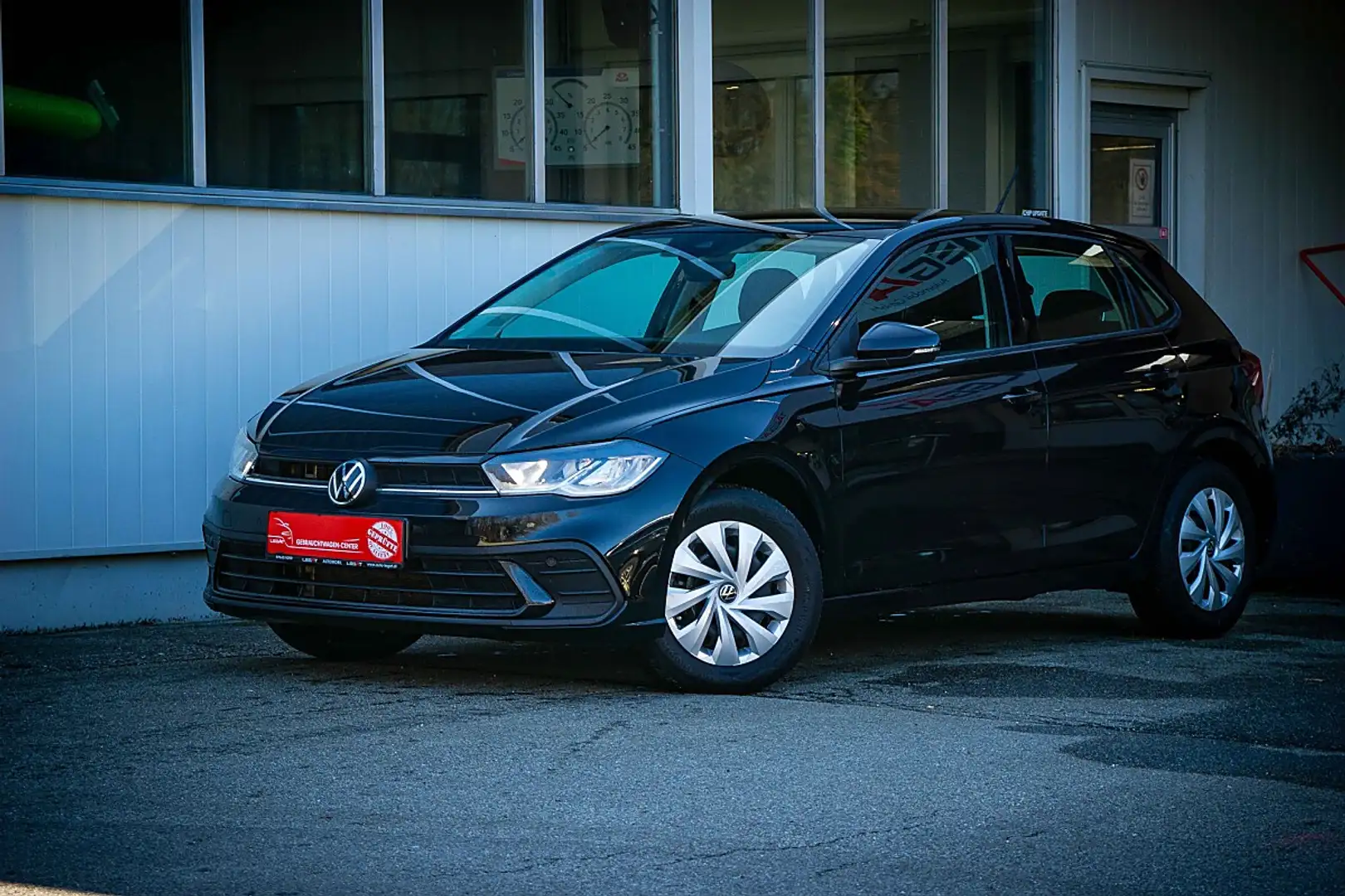 Volkswagen Polo 1,0 TSI DSG Life *NAVI*PDC*AUTOMATIK* Schwarz - 2