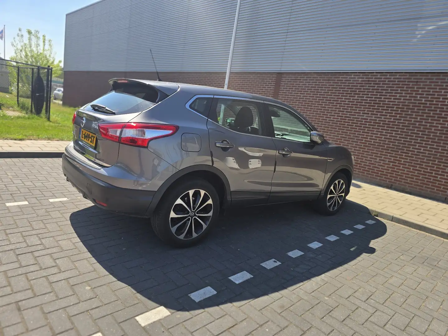 Nissan Qashqai 1.2 Connect Edition Zilver - 1