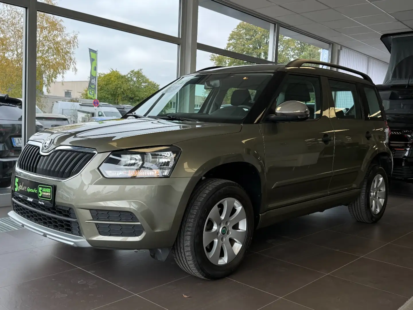 Skoda Yeti 1.2 TSI Green tec Ambition AUT Facelift LM Grau - 2