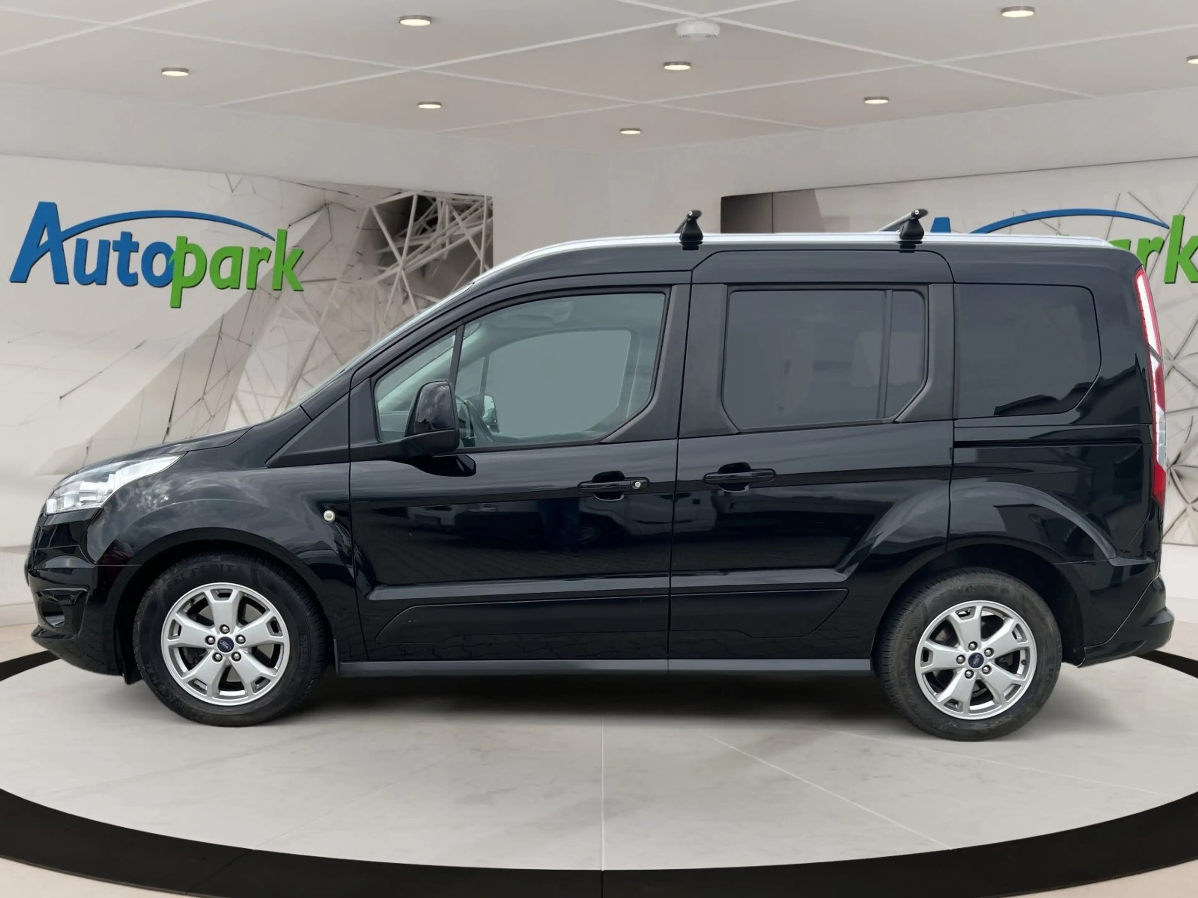 Ford Tourneo Connect Titanium 1,5 TDCi L1 — photo 5