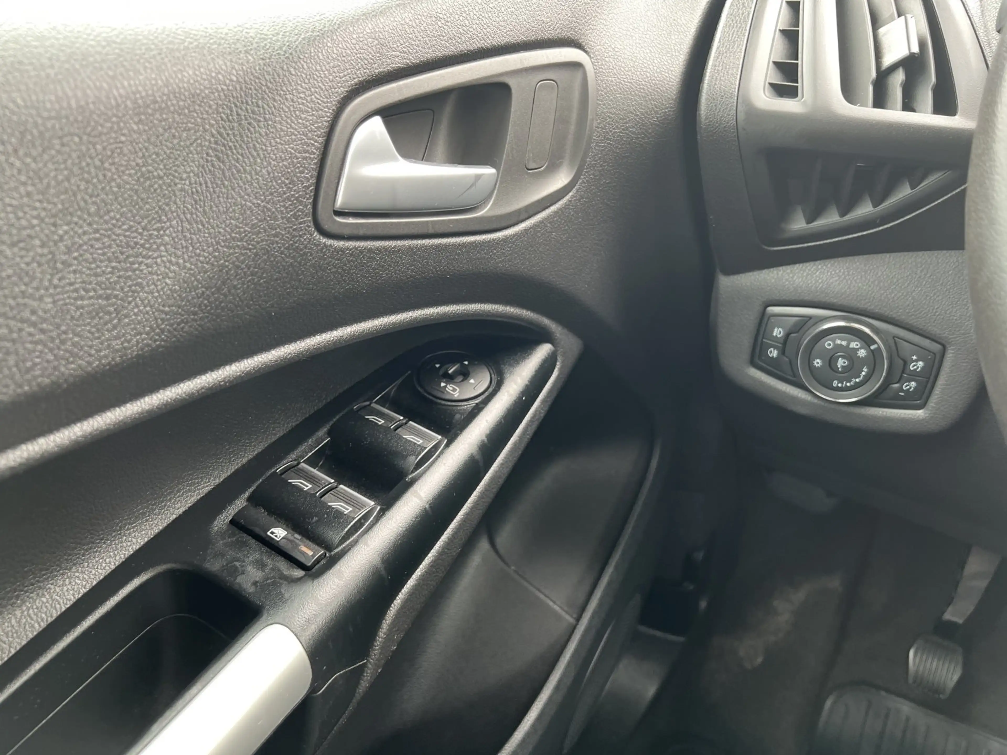 Ford Tourneo Connect Titanium 1,5 TDCi L1 — photo 13