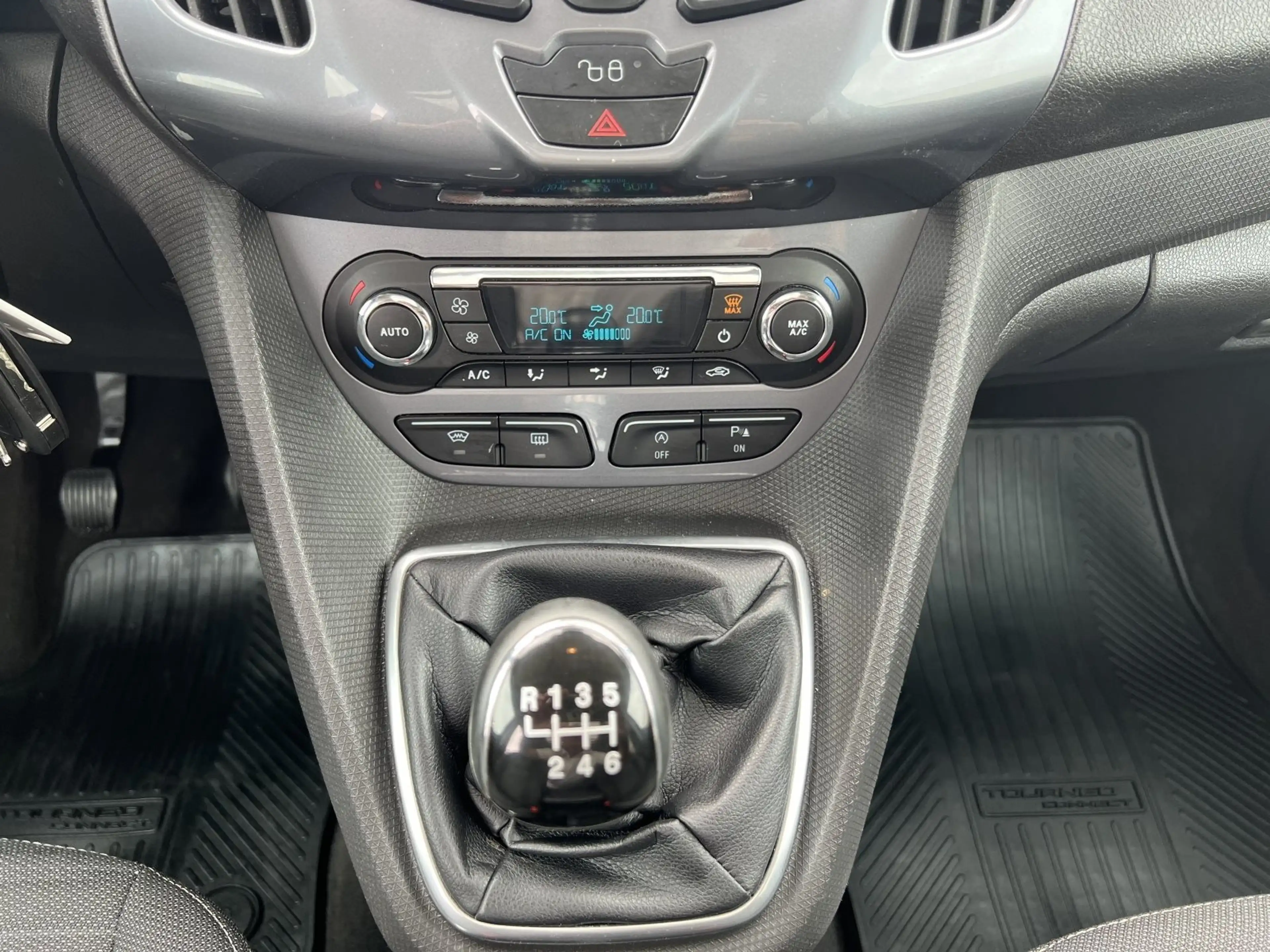 Ford Tourneo Connect Titanium 1,5 TDCi L1 — photo 11