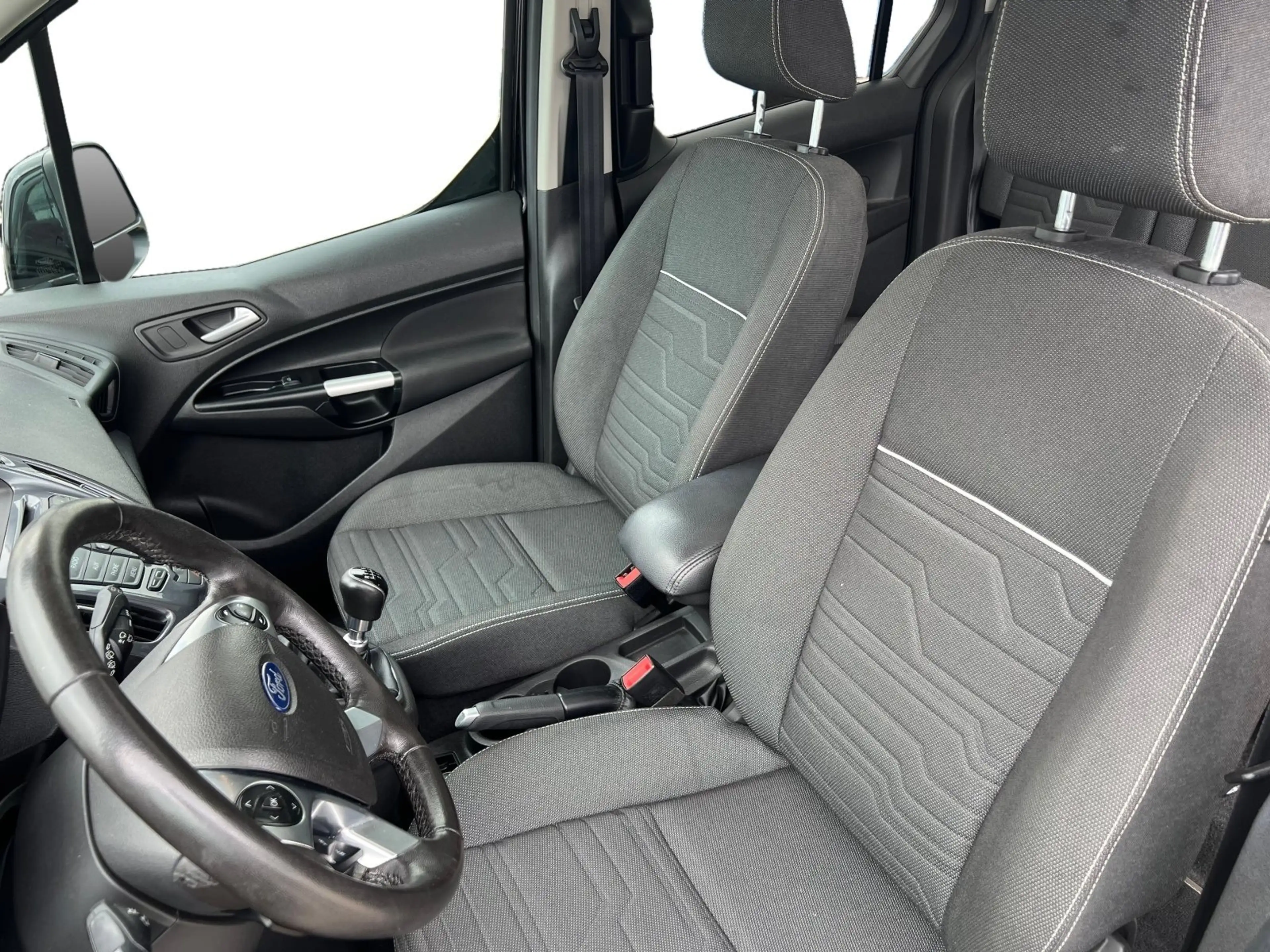 Ford Tourneo Connect Titanium 1,5 TDCi L1 — photo 15