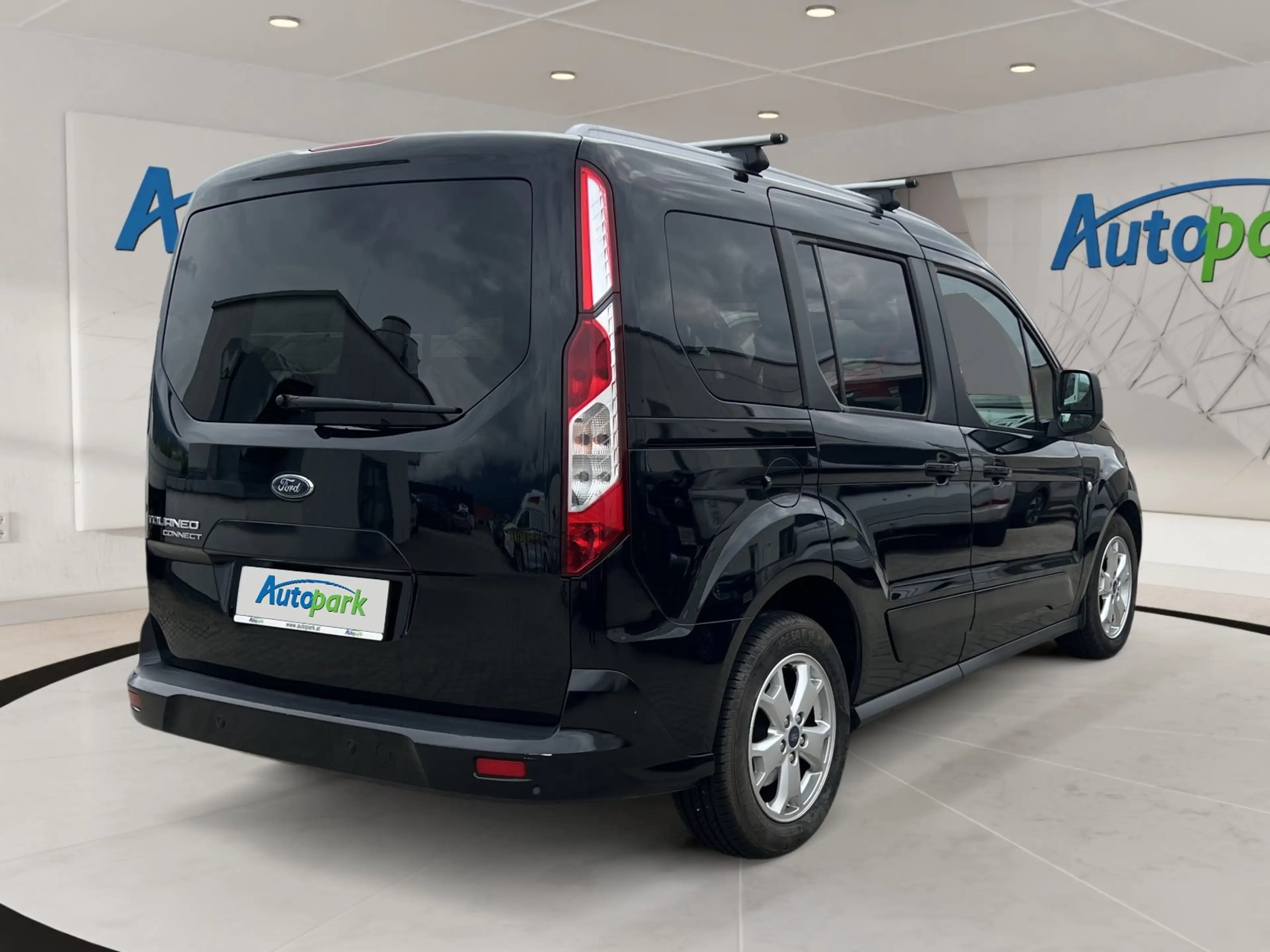 Ford Tourneo Connect Titanium 1,5 TDCi L1 — photo 8