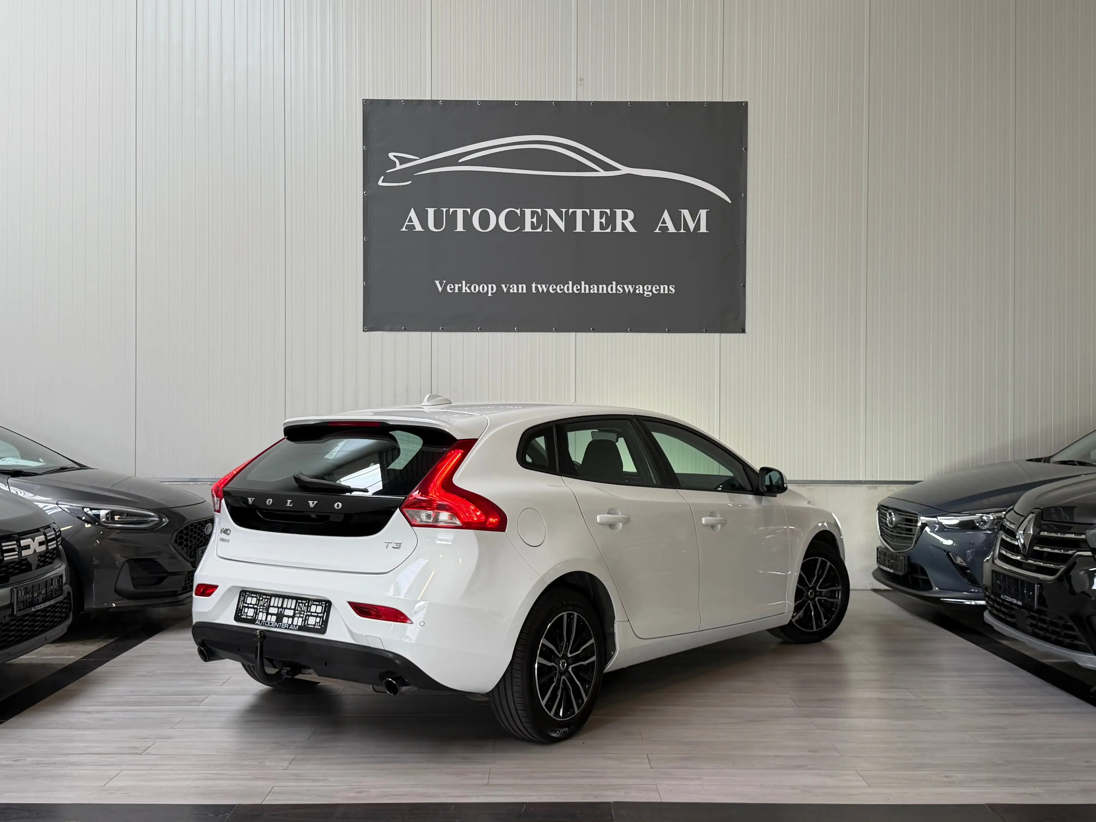 Volvo V40 V40 1.5 T3 Kinetic Geartronic Full LED** Cruise** NAVI** CAM — photo 8