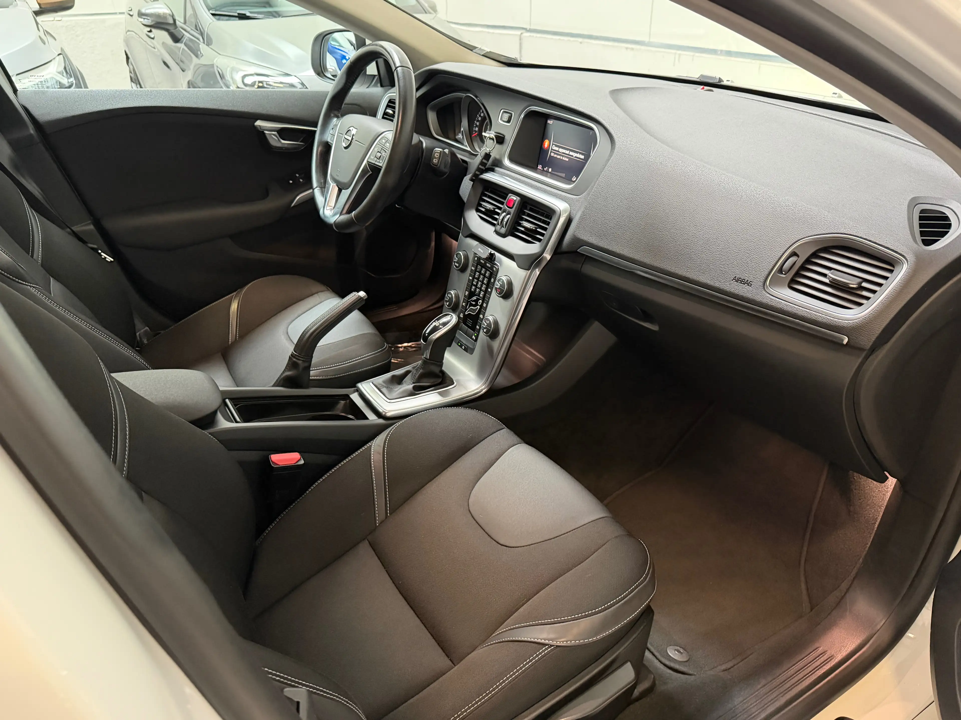 Volvo V40 V40 1.5 T3 Kinetic Geartronic Full LED** Cruise** NAVI** CAM — photo 13