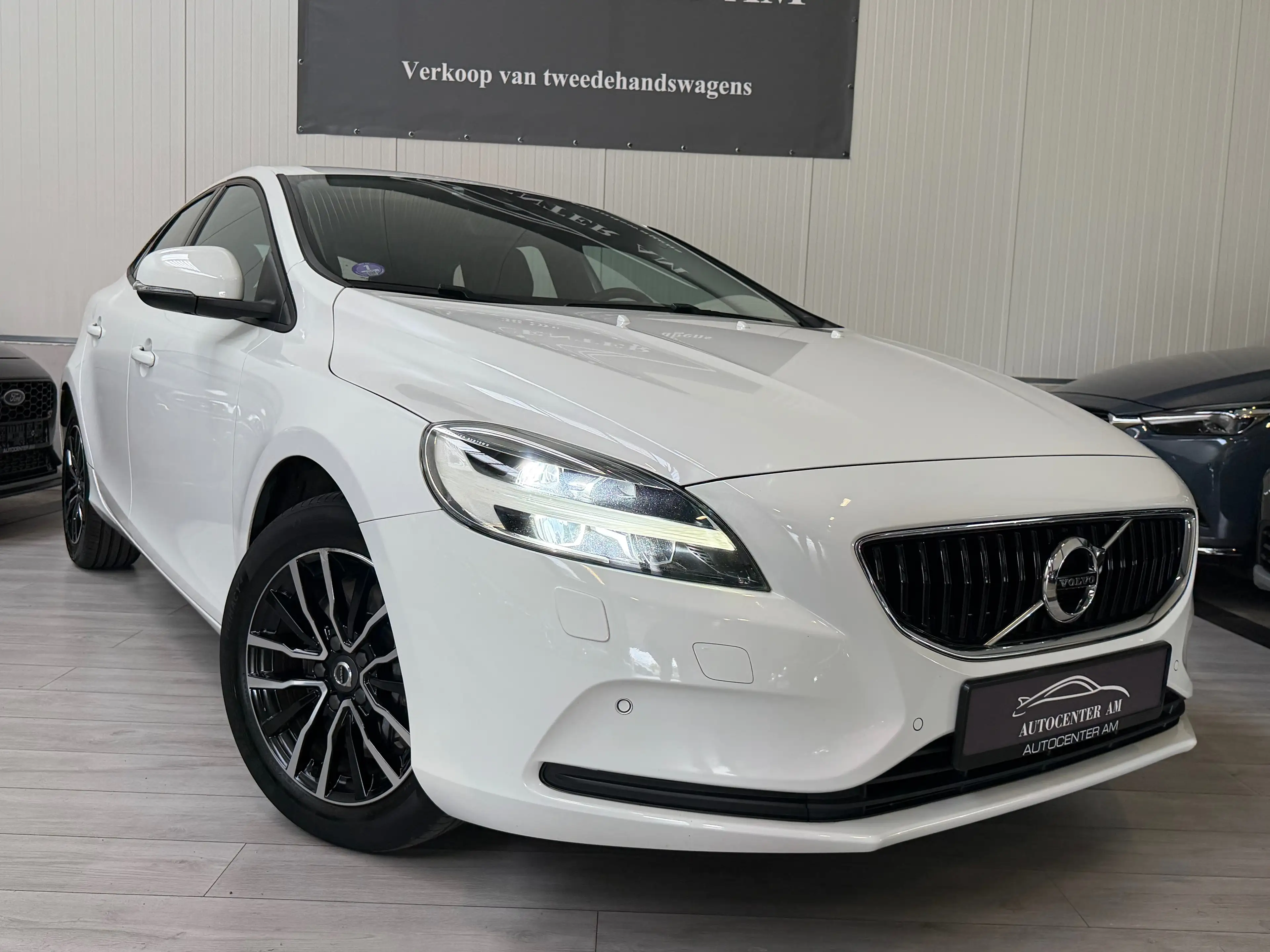 Volvo V40 V40 1.5 T3 Kinetic Geartronic Full LED** Cruise** NAVI** CAM — photo 4