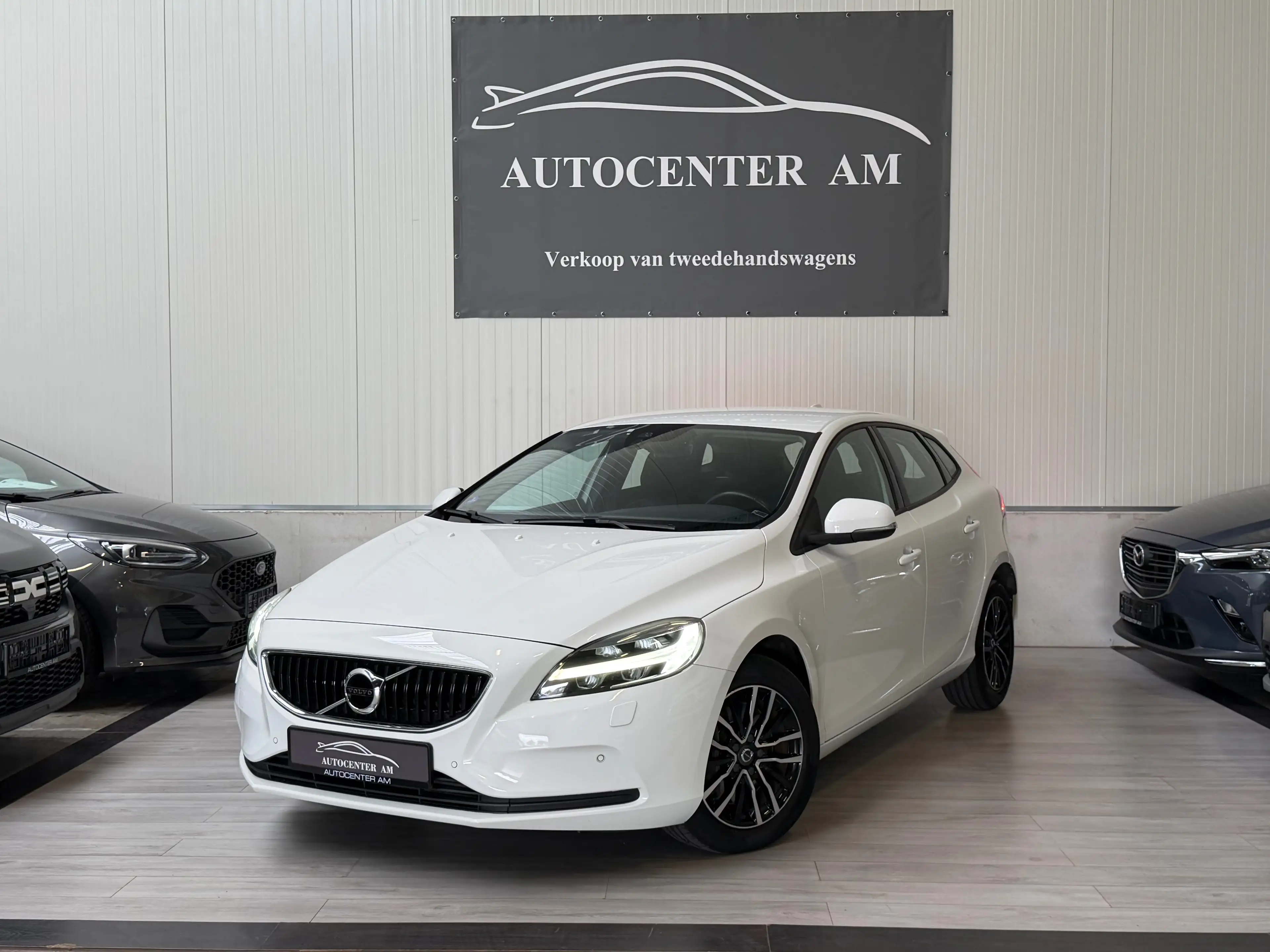 Volvo V40 V40 1.5 T3 Kinetic Geartronic Full LED** Cruise** NAVI** CAM — photo 3