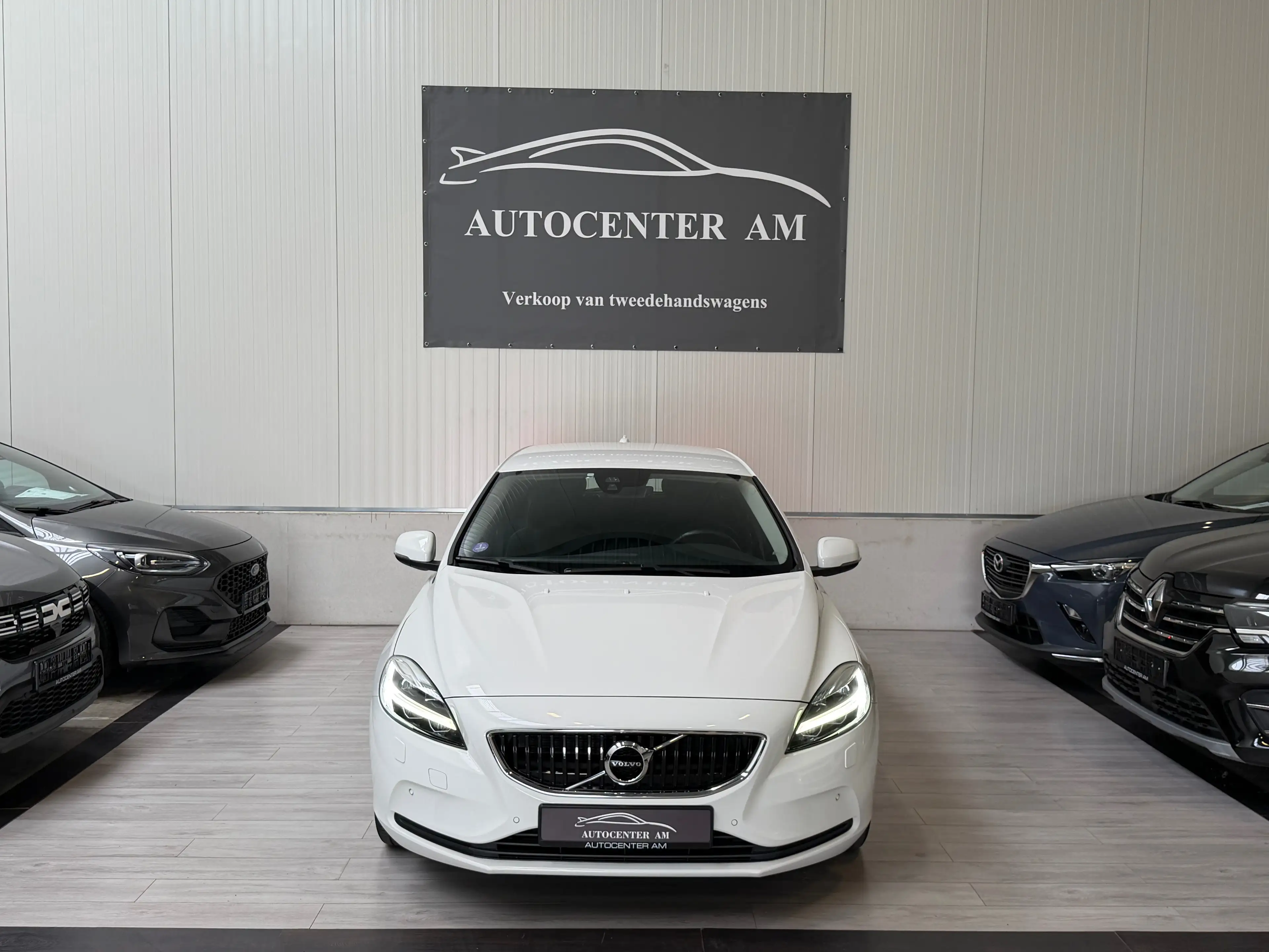 Volvo V40 V40 1.5 T3 Kinetic Geartronic Full LED** Cruise** NAVI** CAM — photo 2