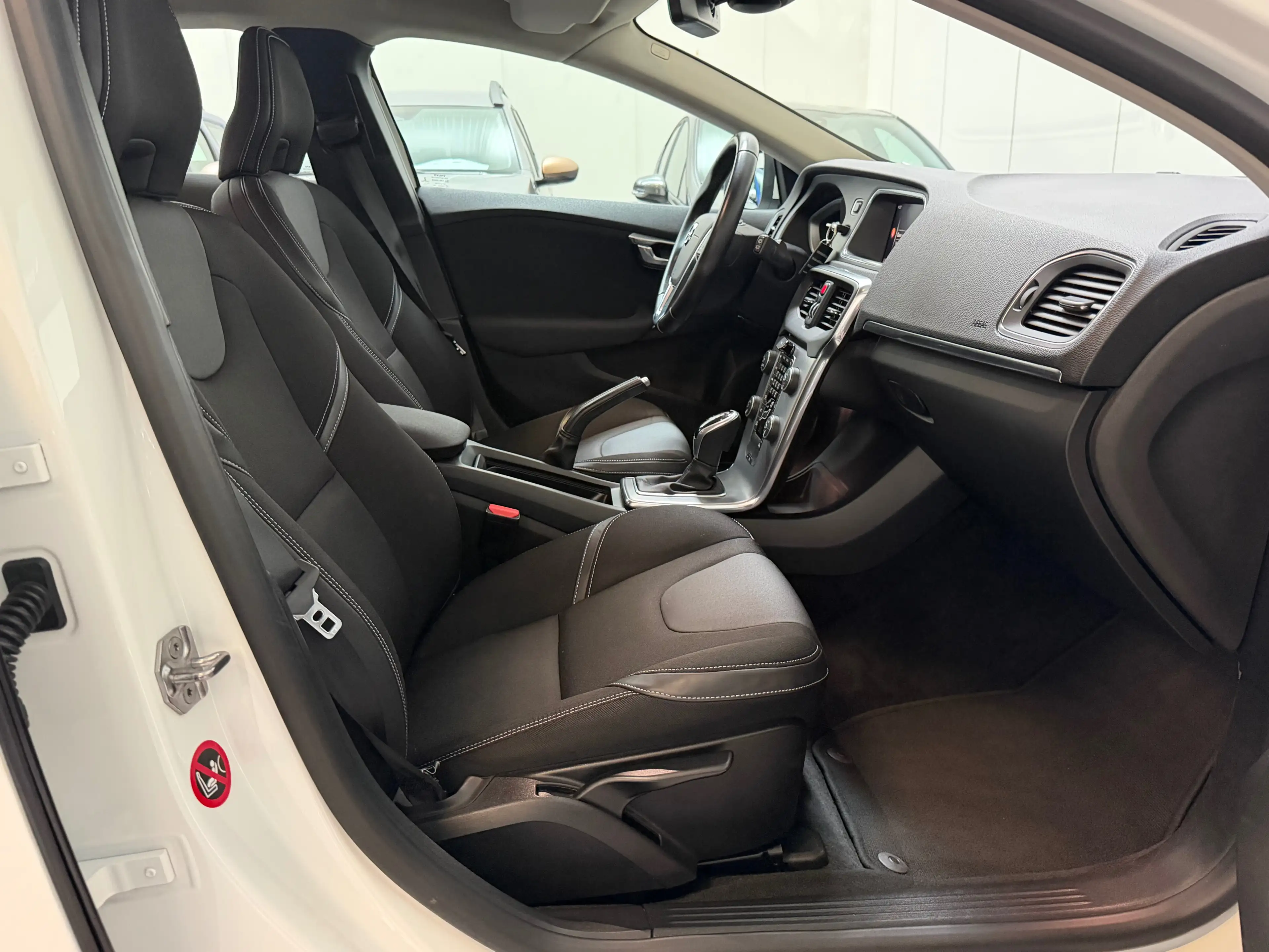 Volvo V40 V40 1.5 T3 Kinetic Geartronic Full LED** Cruise** NAVI** CAM — photo 14
