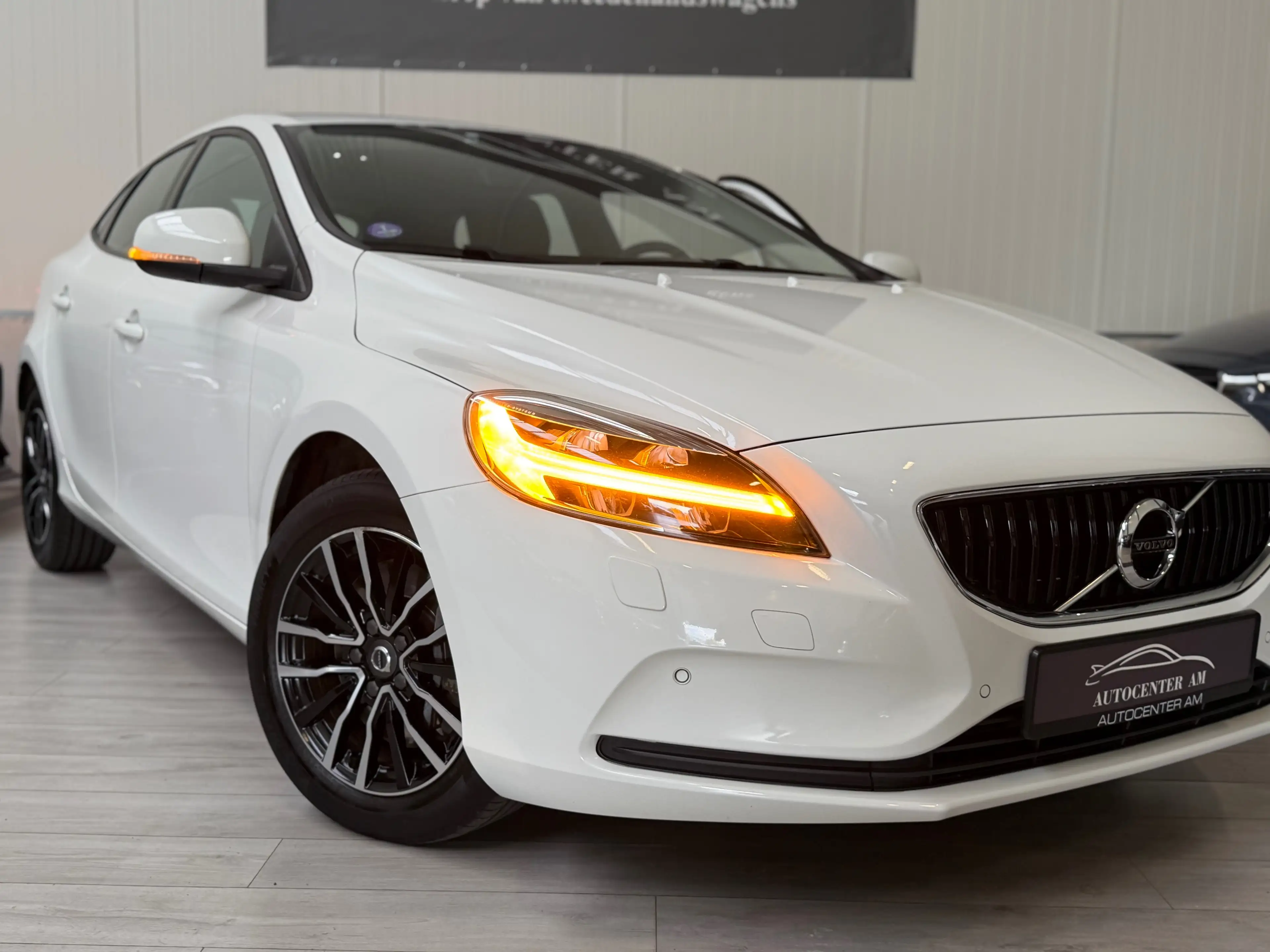 Volvo V40 V40 1.5 T3 Kinetic Geartronic Full LED** Cruise** NAVI** CAM — photo 5