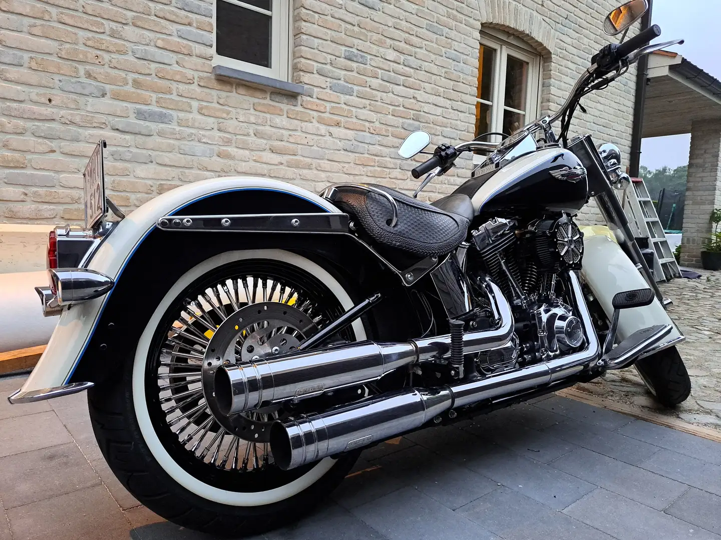 Harley-Davidson Deluxe - 2