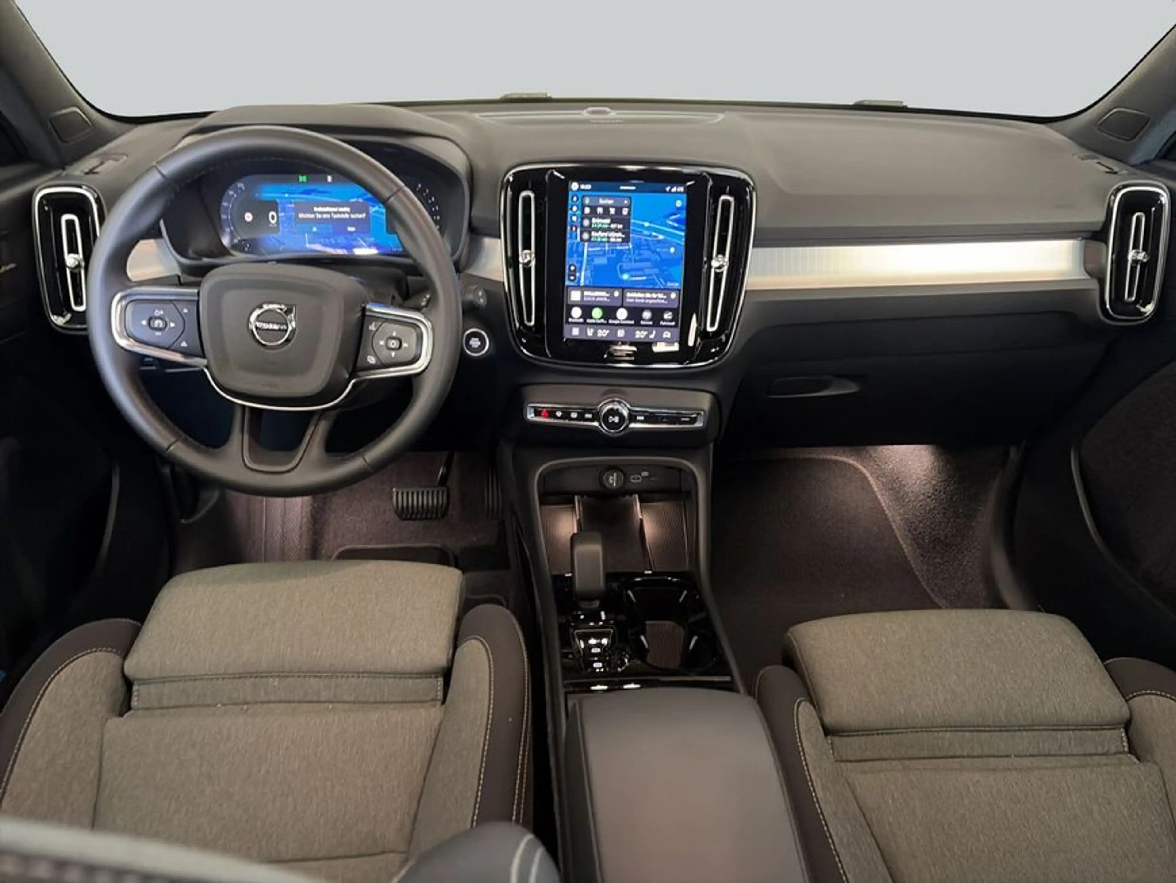 Volvo XC40 XC40 B3 B DKG Plus Black Edition — photo 13