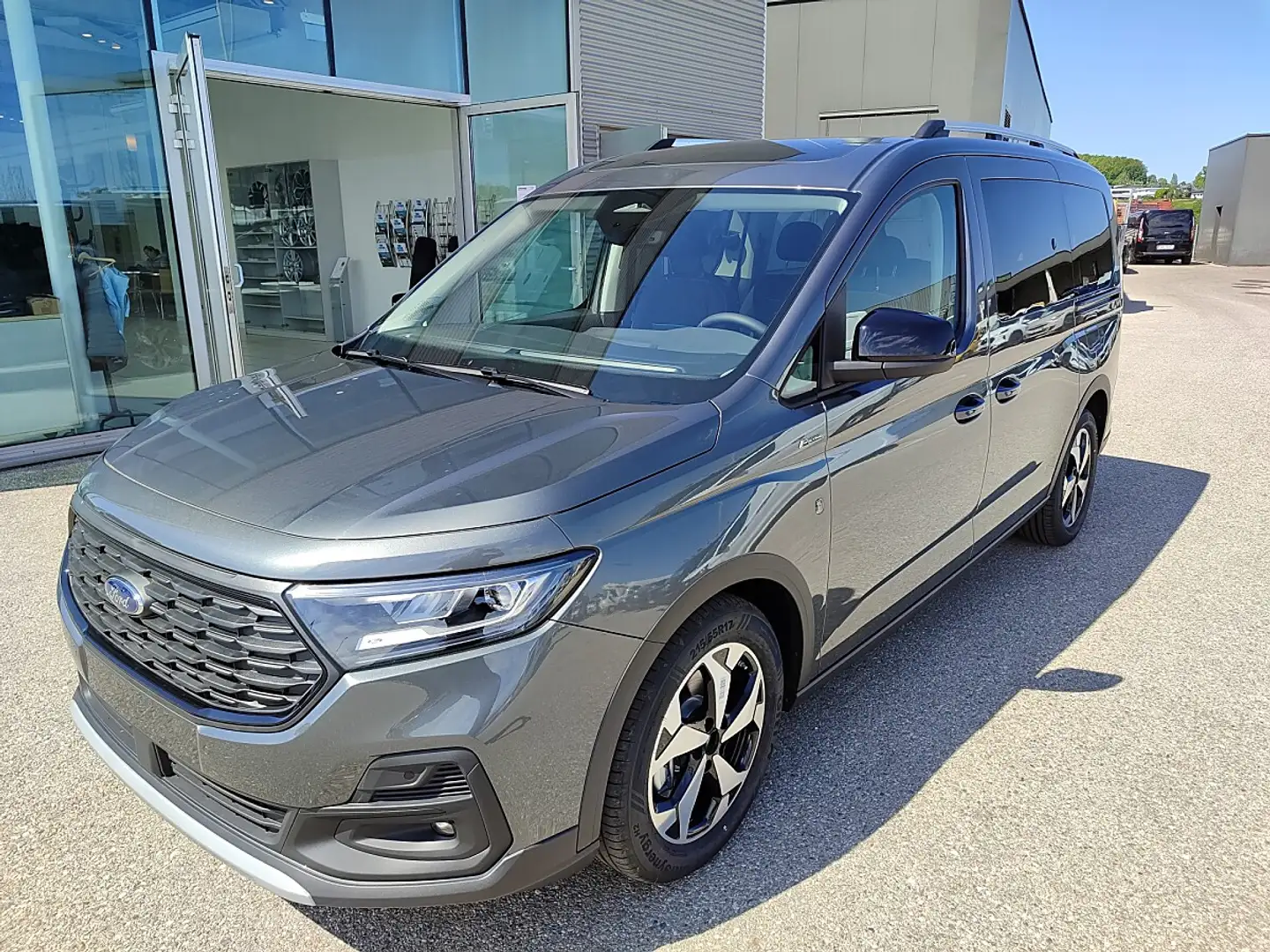 Ford Grand Tourneo Connect 2,0 EcoBlue L2 AWD Active Grau - 1