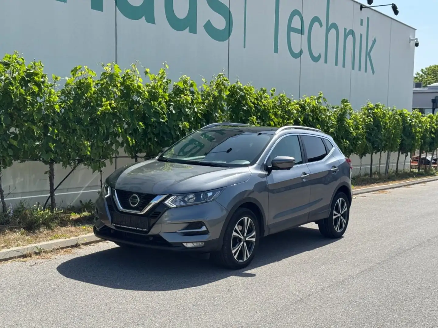Nissan Qashqai *GARANTIE* Qashqai 1.3 DIG-T 160 DCT Grau - 1