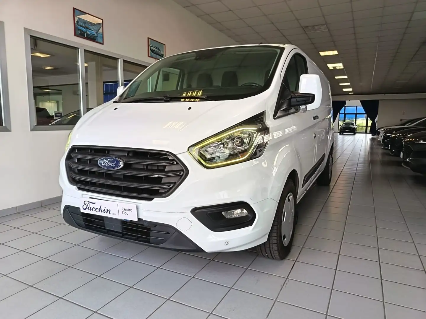 Ford Transit Custom 2.0 Ecoblue 170cv L2H1 TREND Auto Blanc - 1
