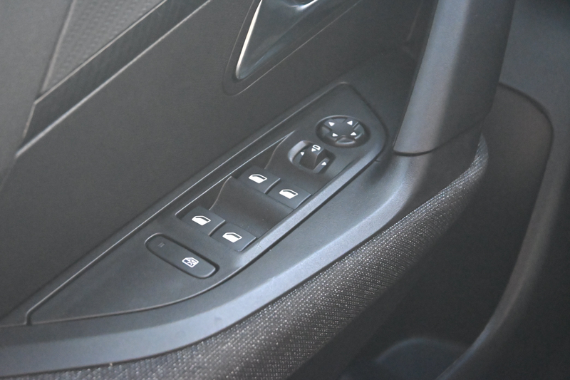 Peugeot 2008 1.2 Hybrid 145 Style | Navigatie by App | Parkeers — photo 14