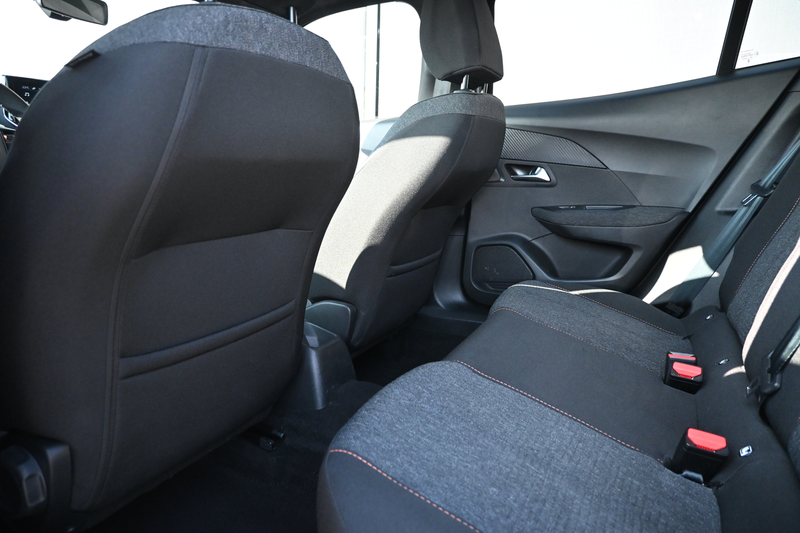 Peugeot 2008 1.2 Hybrid 145 Style | Navigatie by App | Parkeers — photo 9