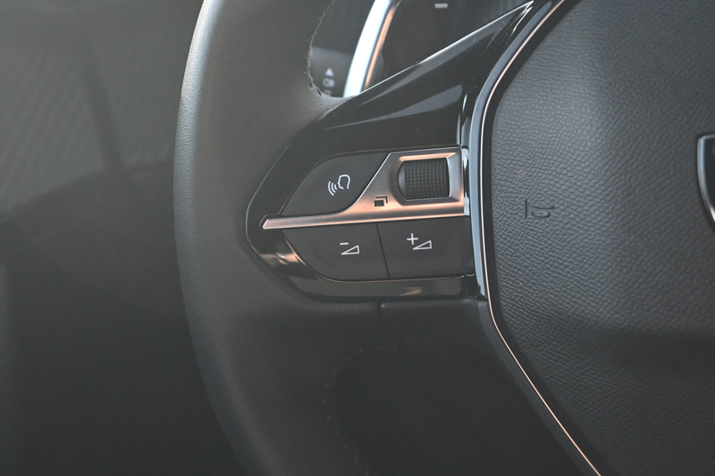 Peugeot 2008 1.2 Hybrid 145 Style | Navigatie by App | Parkeers — photo 12