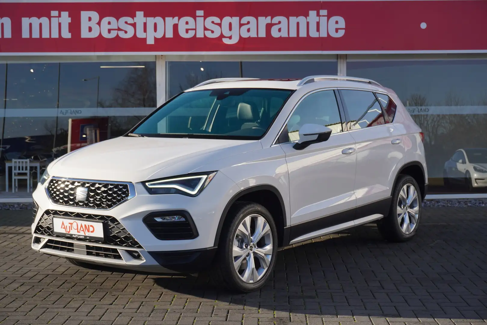 SEAT Ateca 2.0 TDI Xperience DSG Panorama Totwinkel Weiß - 2