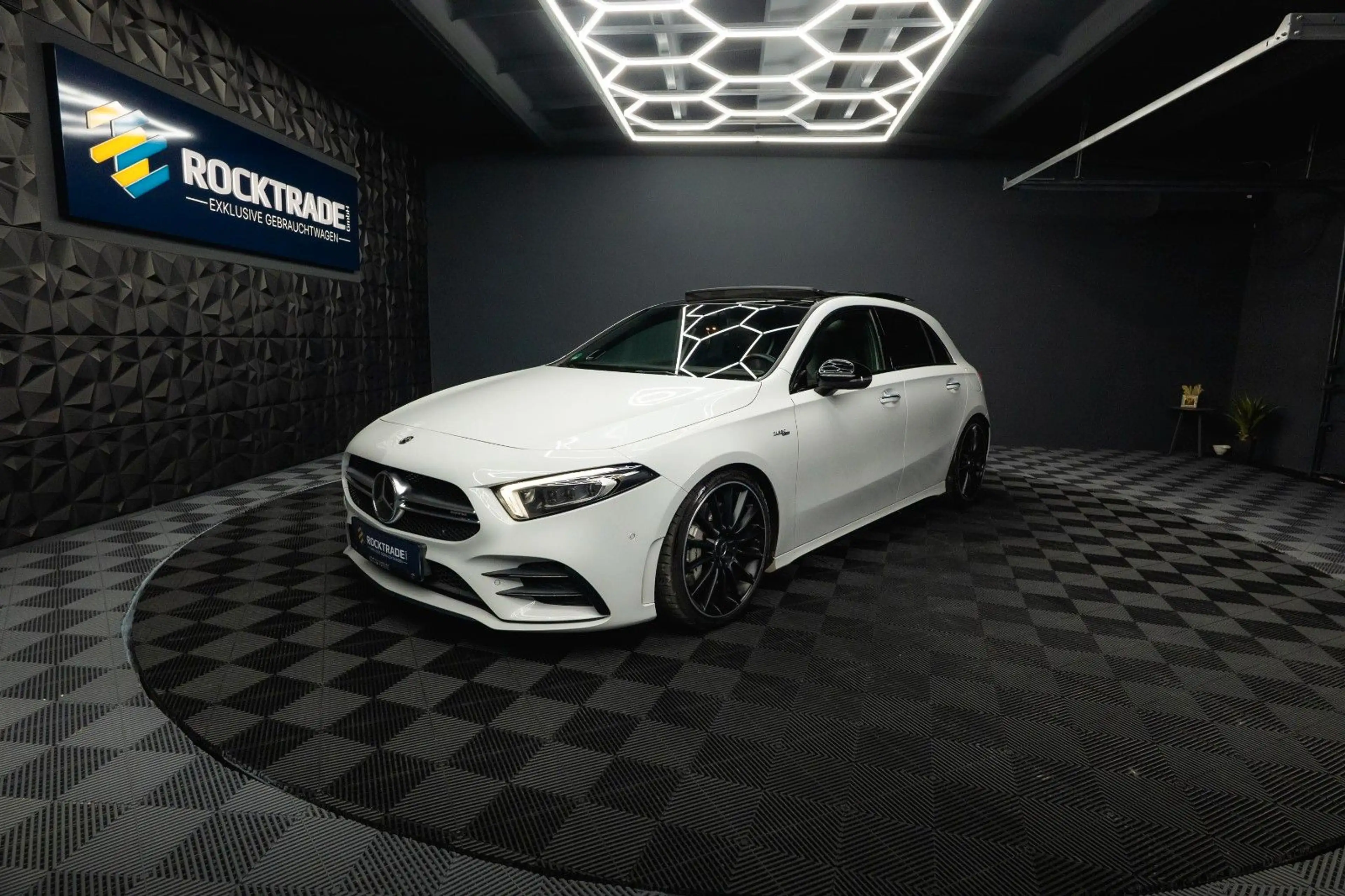 Mercedes-Benz A 35 AMG 4Matic Night-Paket *Pano*LED*ACC*DAB*