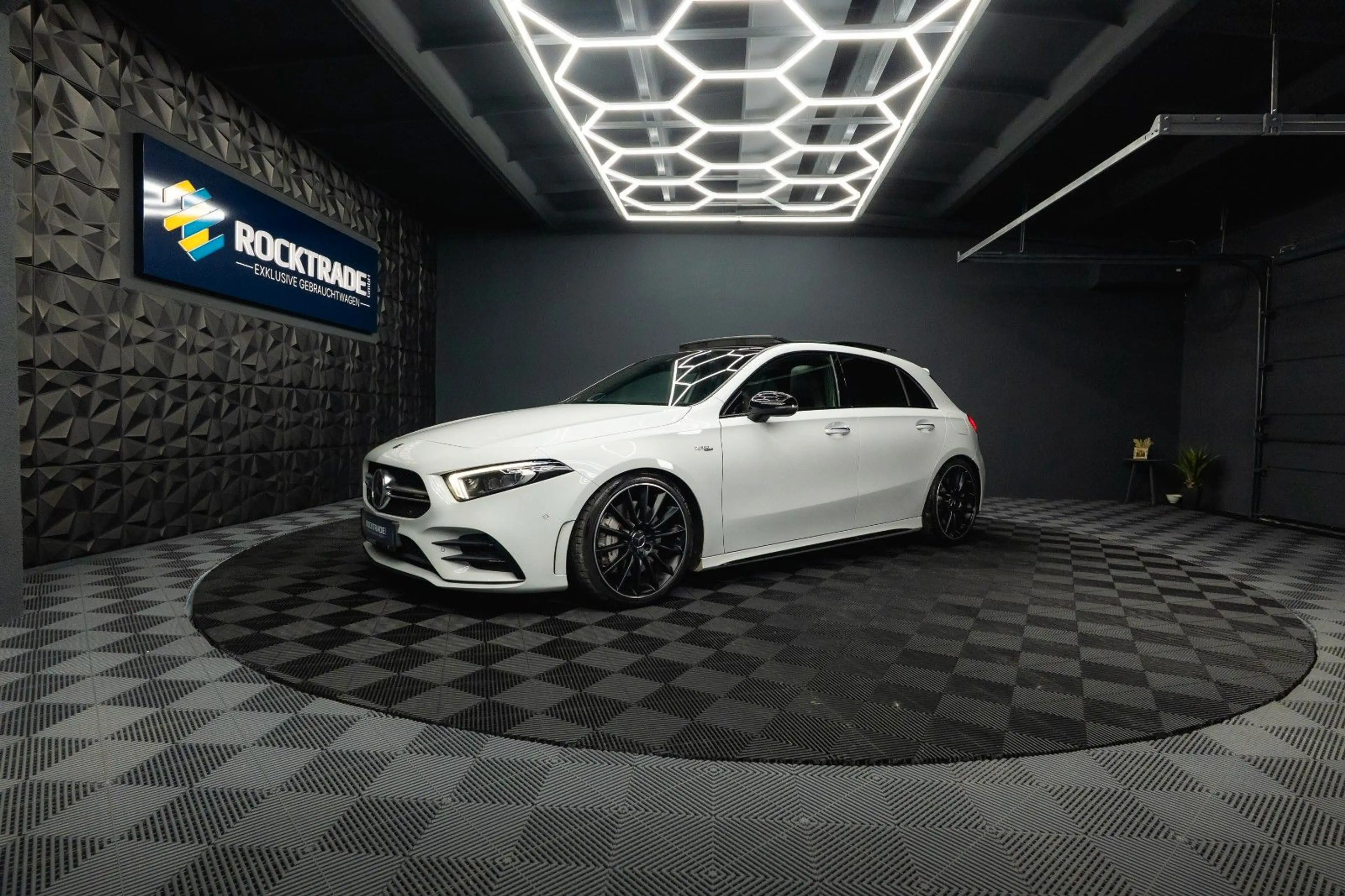 Mercedes-Benz A 35 AMG 4Matic Night-Paket *Pano*LED*ACC*DAB* — photo 2