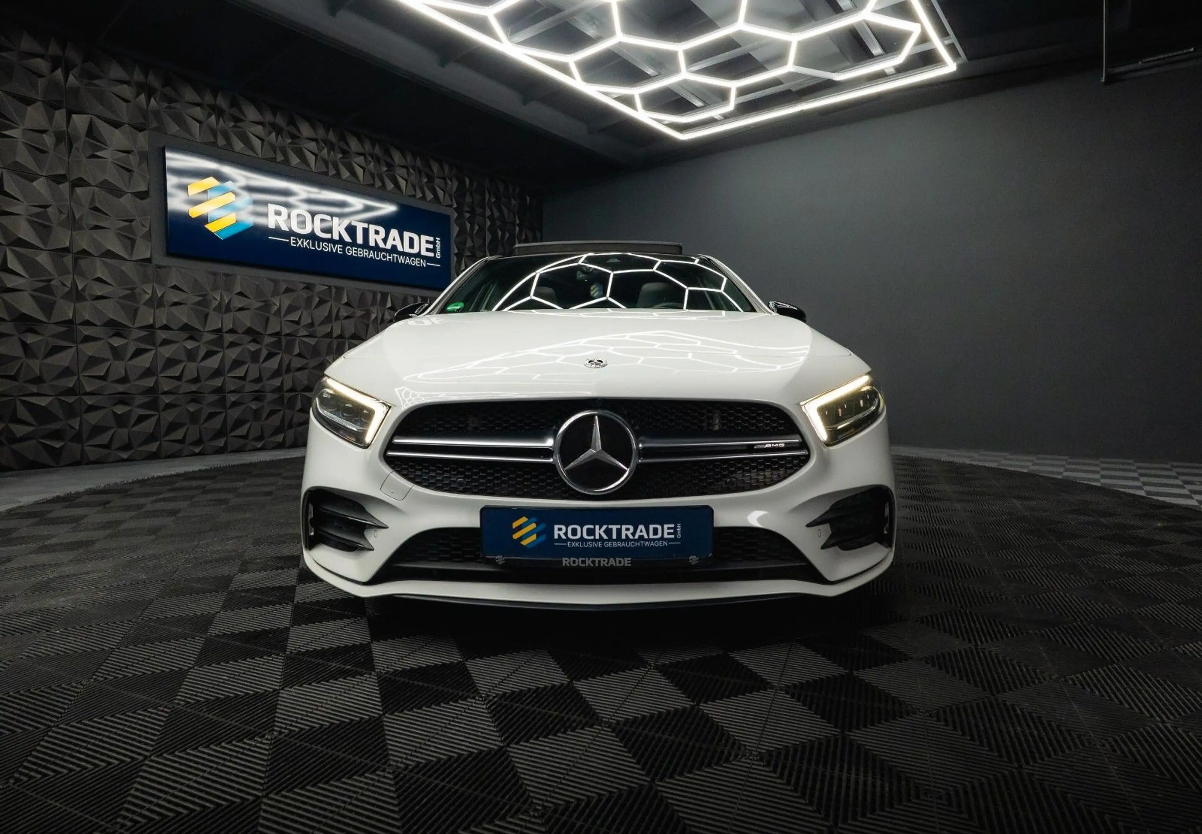 Mercedes-Benz A 35 AMG 4Matic Night-Paket *Pano*LED*ACC*DAB* — photo 4