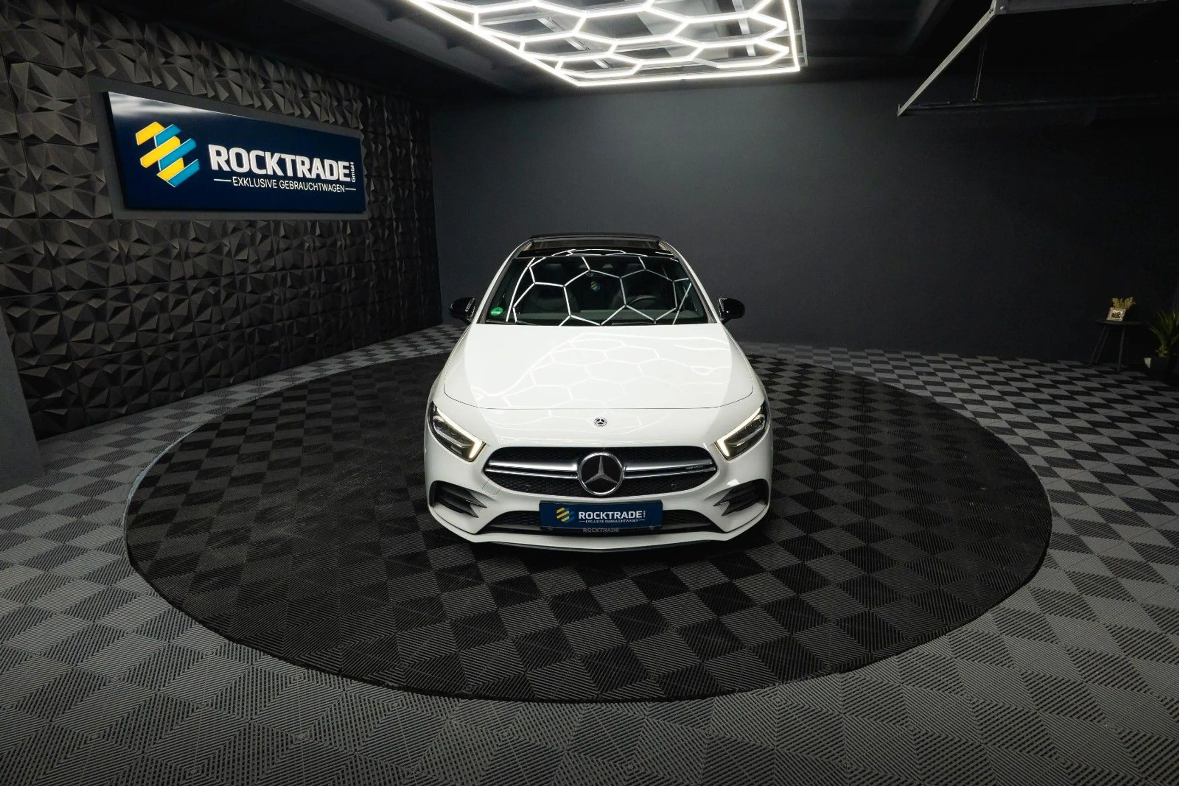 Mercedes-Benz A 35 AMG 4Matic Night-Paket *Pano*LED*ACC*DAB* — photo 3