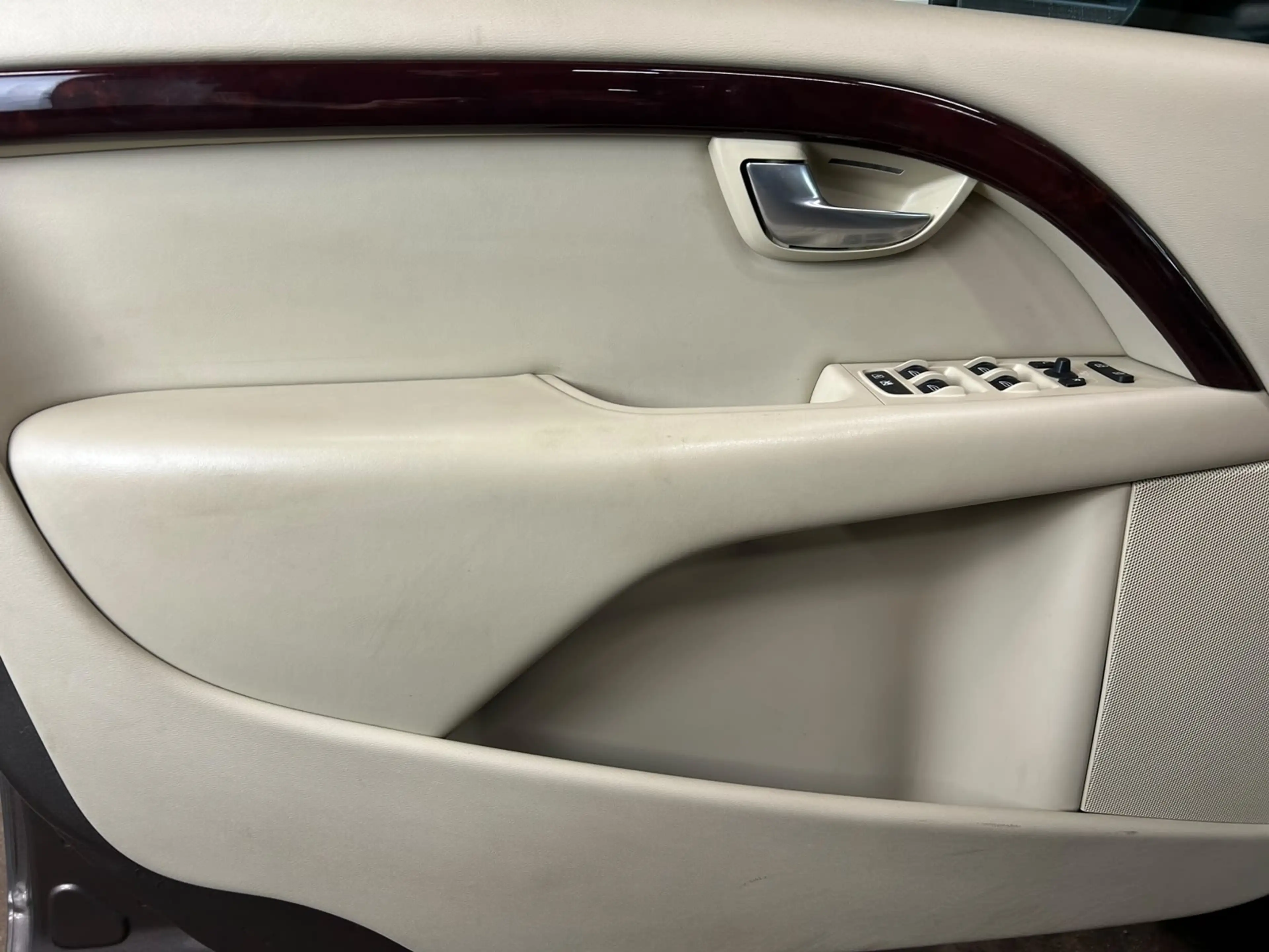 Volvo XC70 3.2 Summum + LEDER + STOELVERWARMING — photo 18