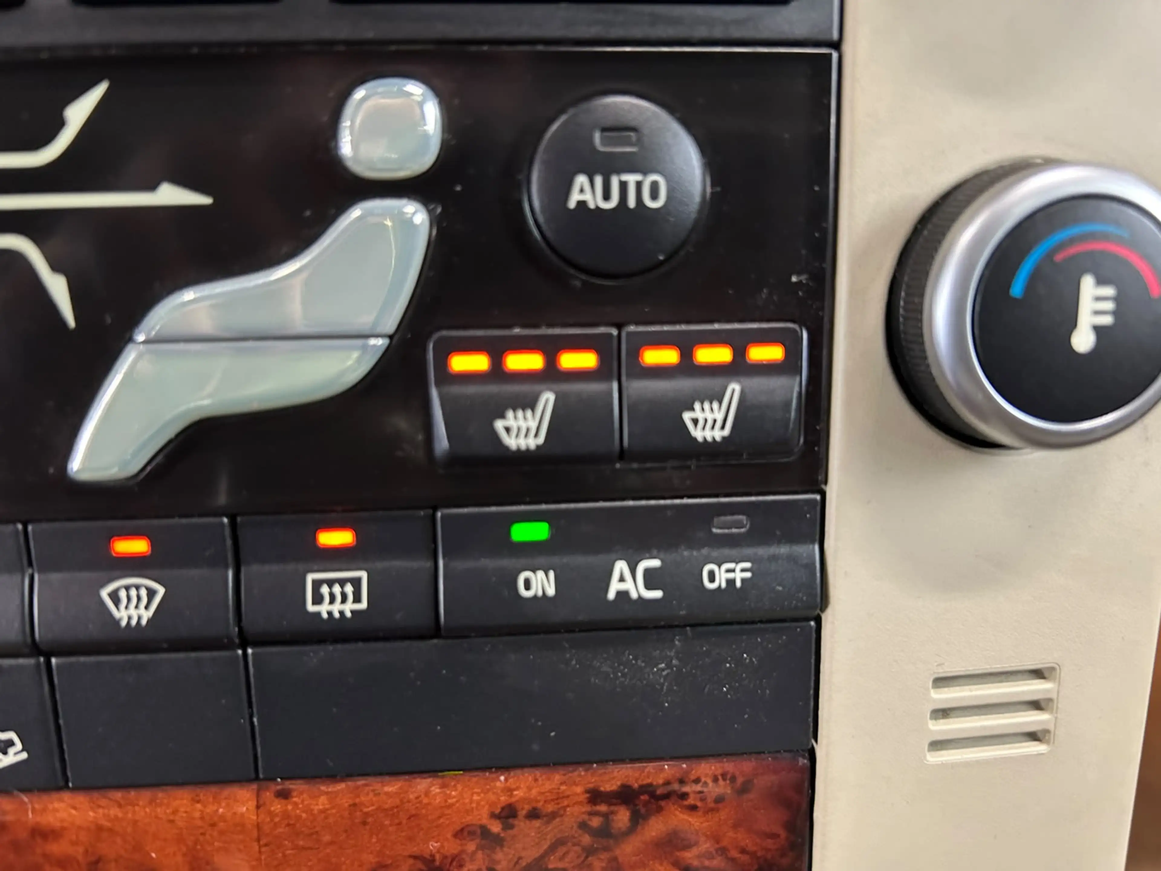 Volvo XC70 3.2 Summum + LEDER + STOELVERWARMING — photo 14