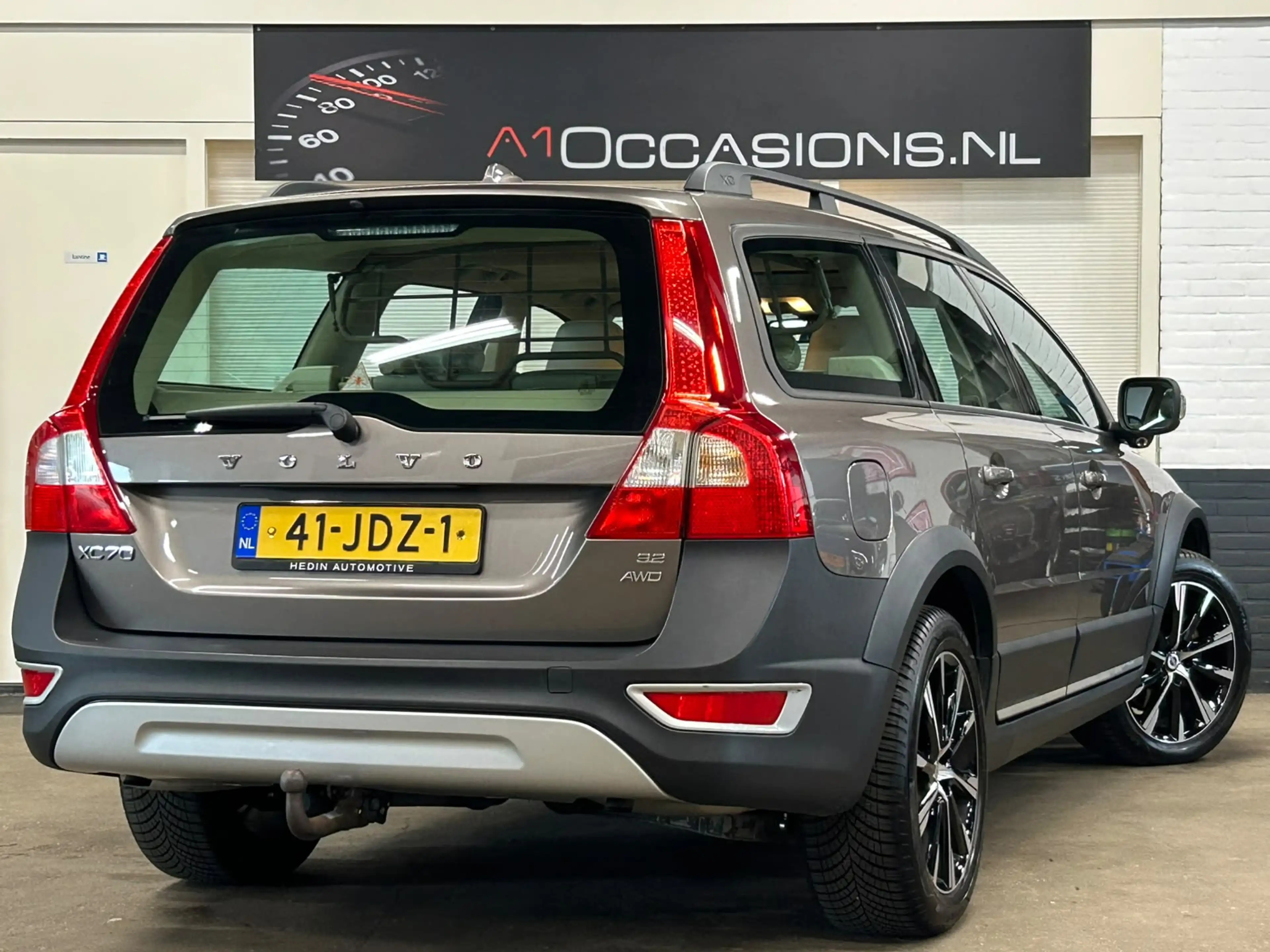 Volvo XC70 3.2 Summum + LEDER + STOELVERWARMING — photo 3