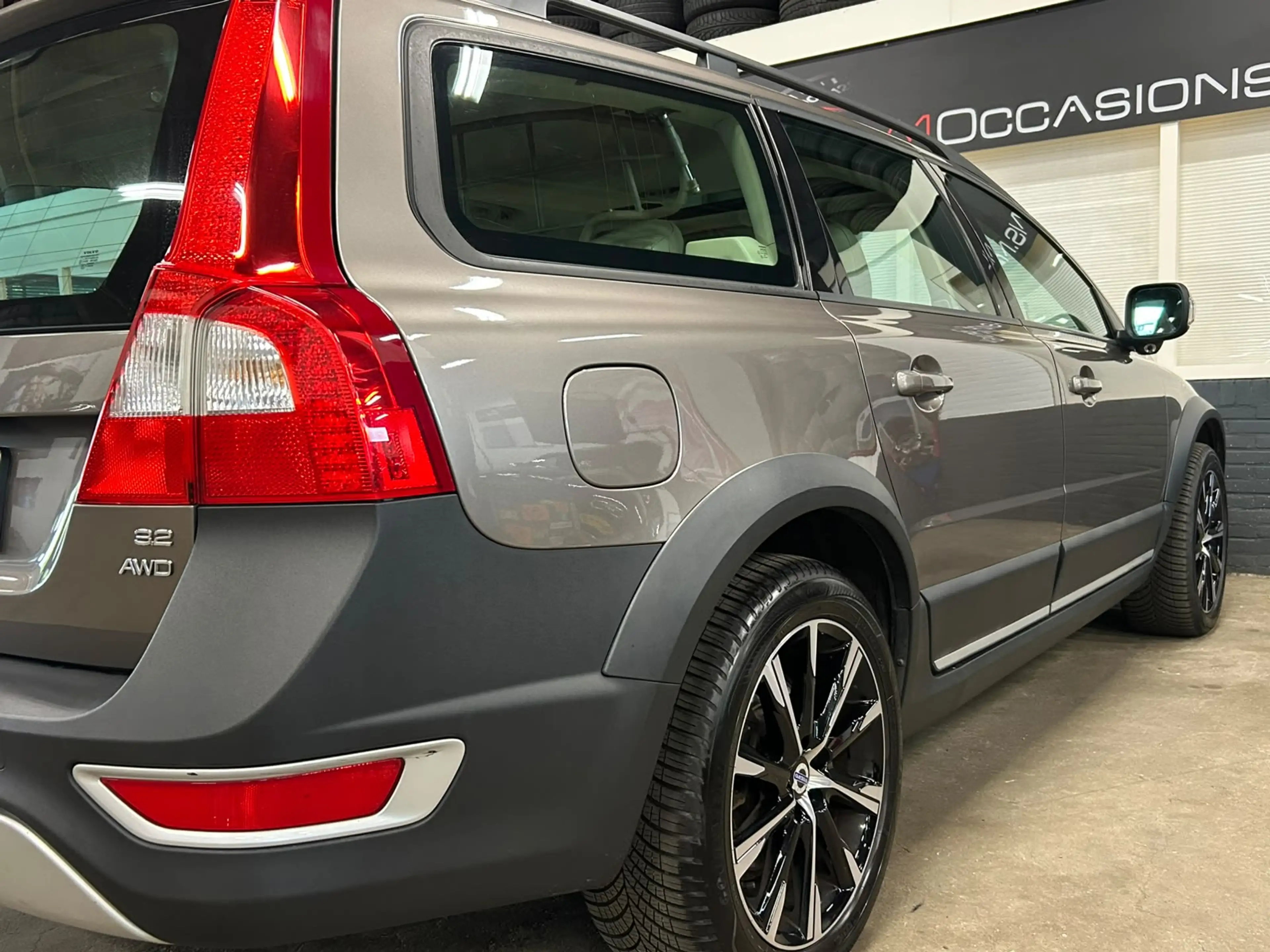 Volvo XC70 3.2 Summum + LEDER + STOELVERWARMING — photo 28