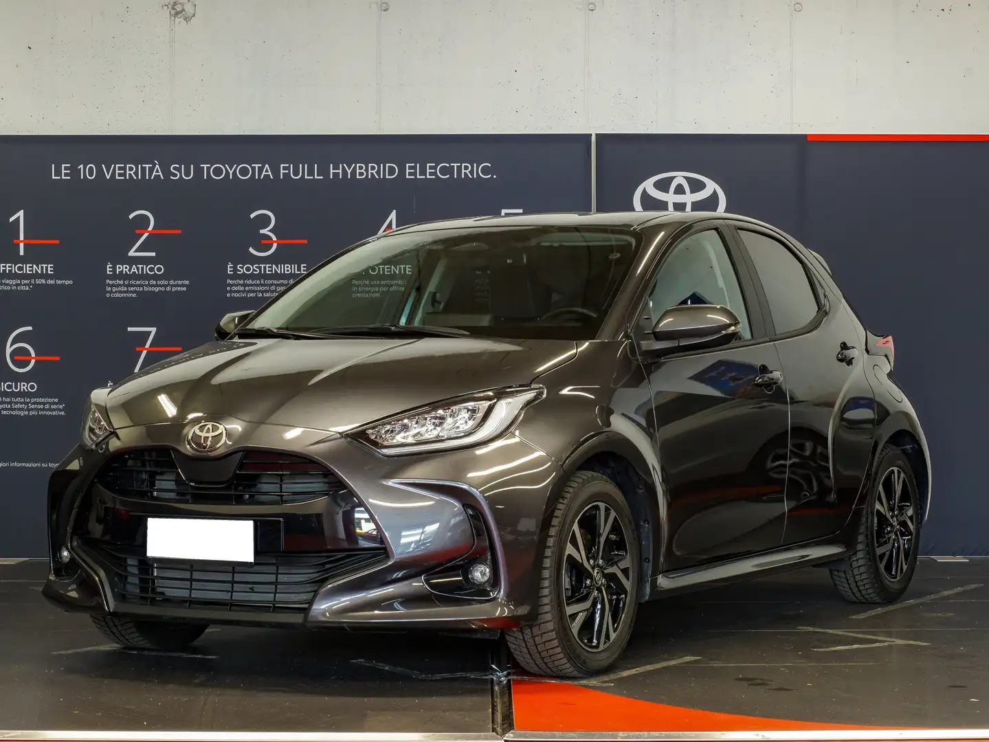 Toyota Yaris Yaris 1.5h 115 cv Trend Grau - 1