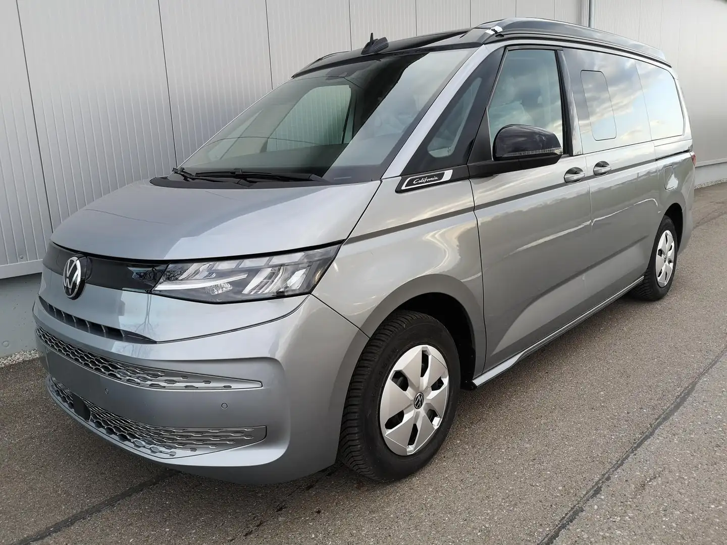 Volkswagen T7 California Beach 2.0TDI DSG GV5 Lite 110 kW (150 PS), Auto... Silber - 1